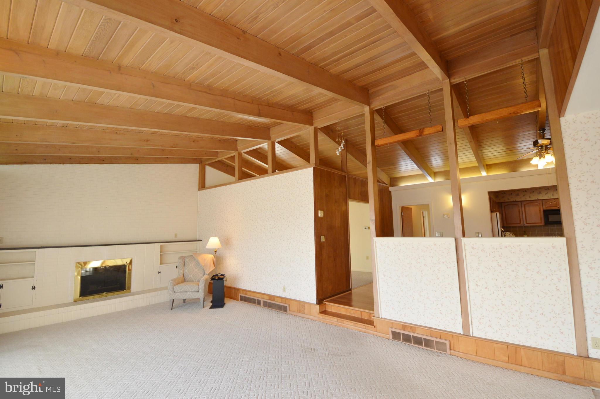 CNGS APT AND SHEND COMS - Residential