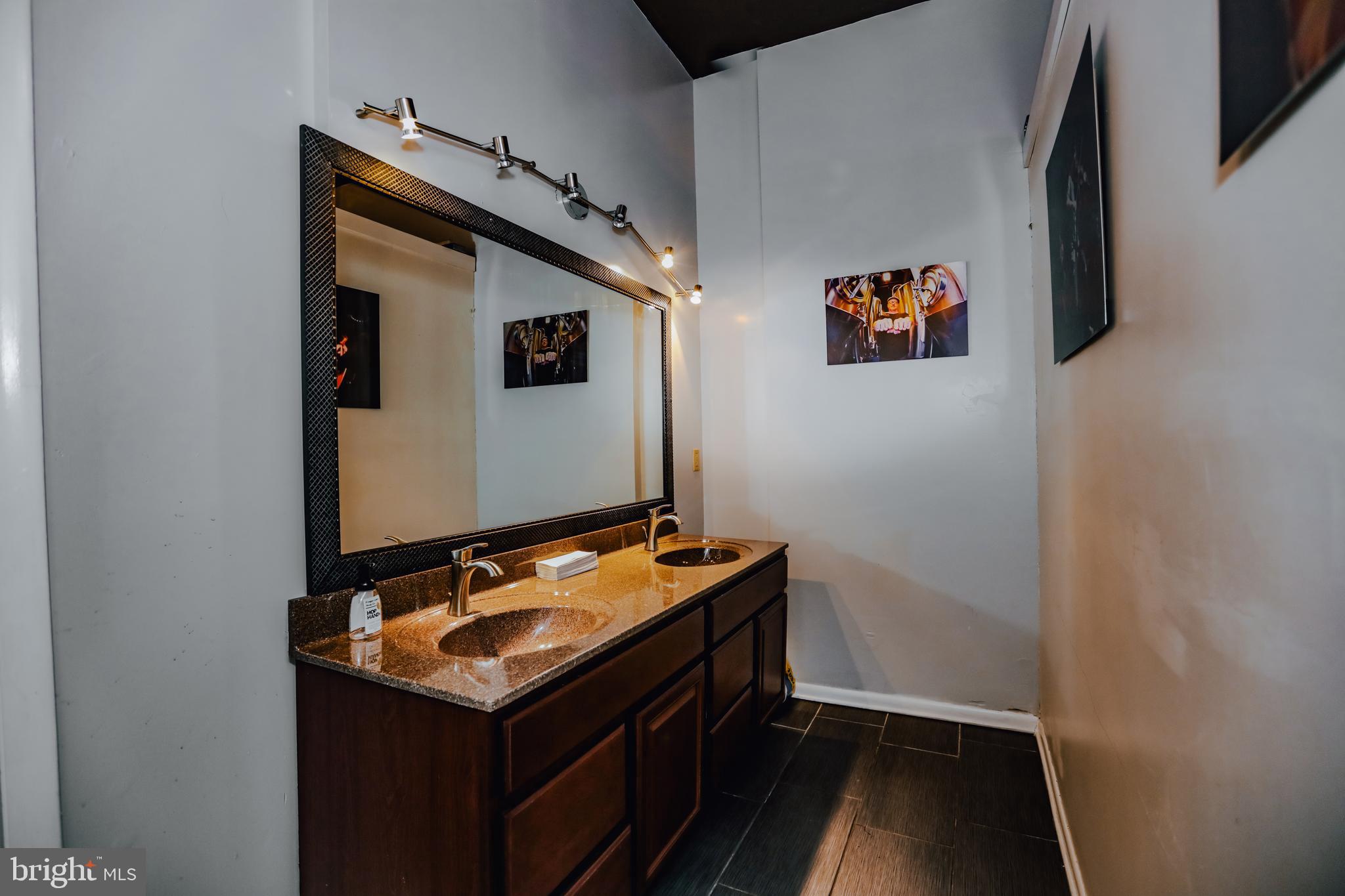 HISTORIC MIDTOWN - Commercial Sale