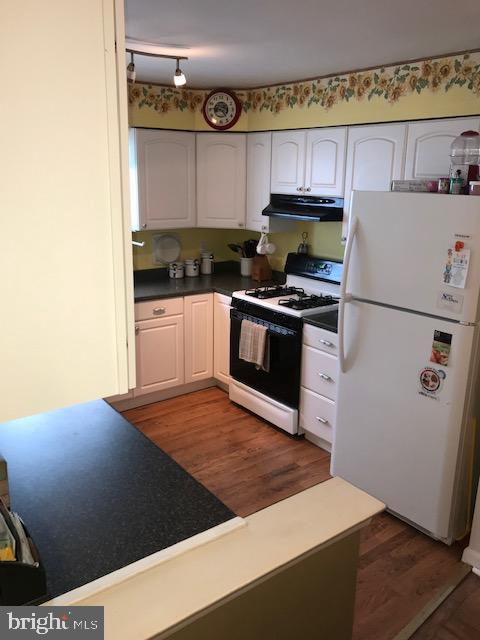 FOX CHASE - Residential