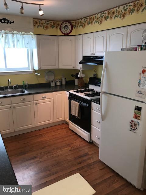 FOX CHASE - Residential