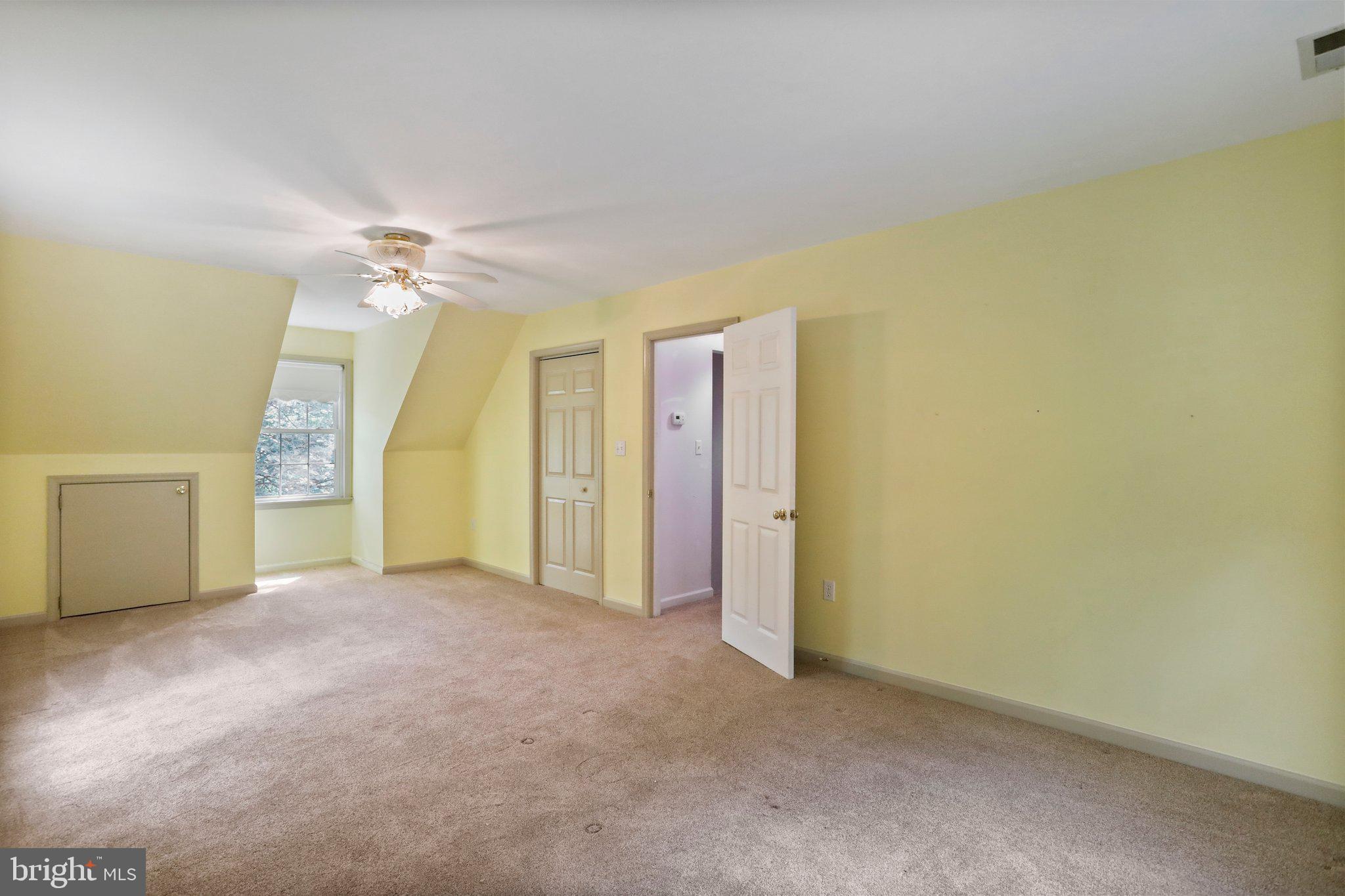 FOXCREST MANOR - Residential