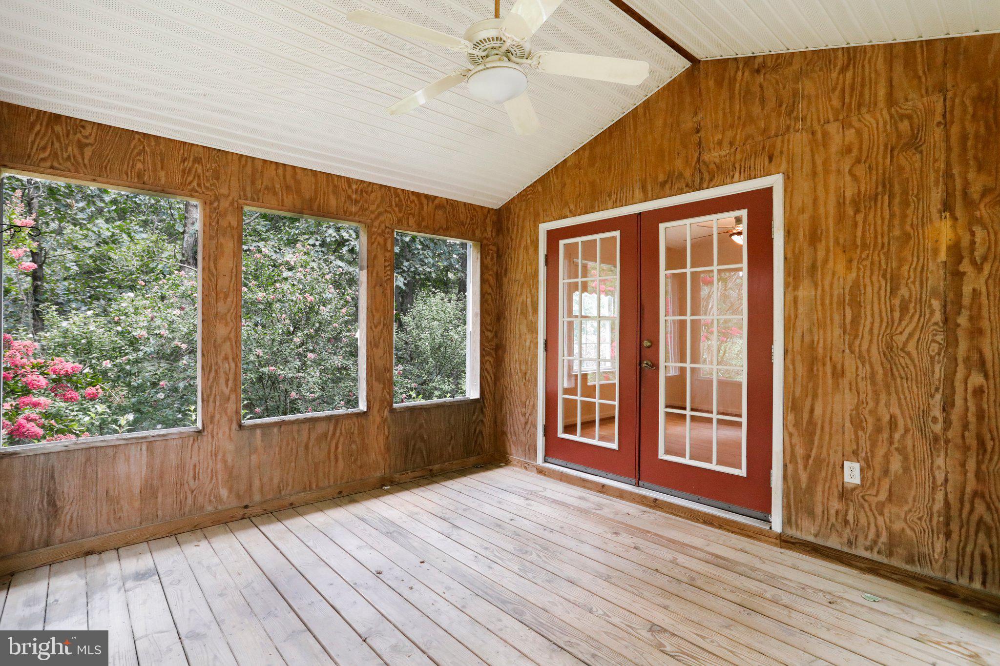 FOXCREST MANOR - Residential