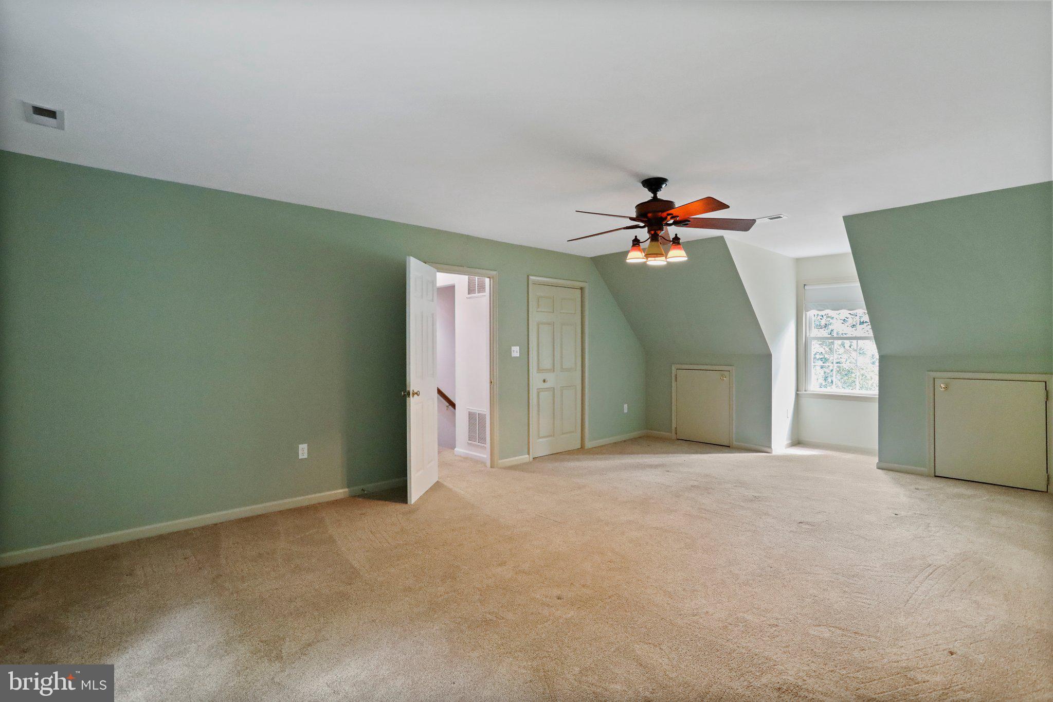 FOXCREST MANOR - Residential