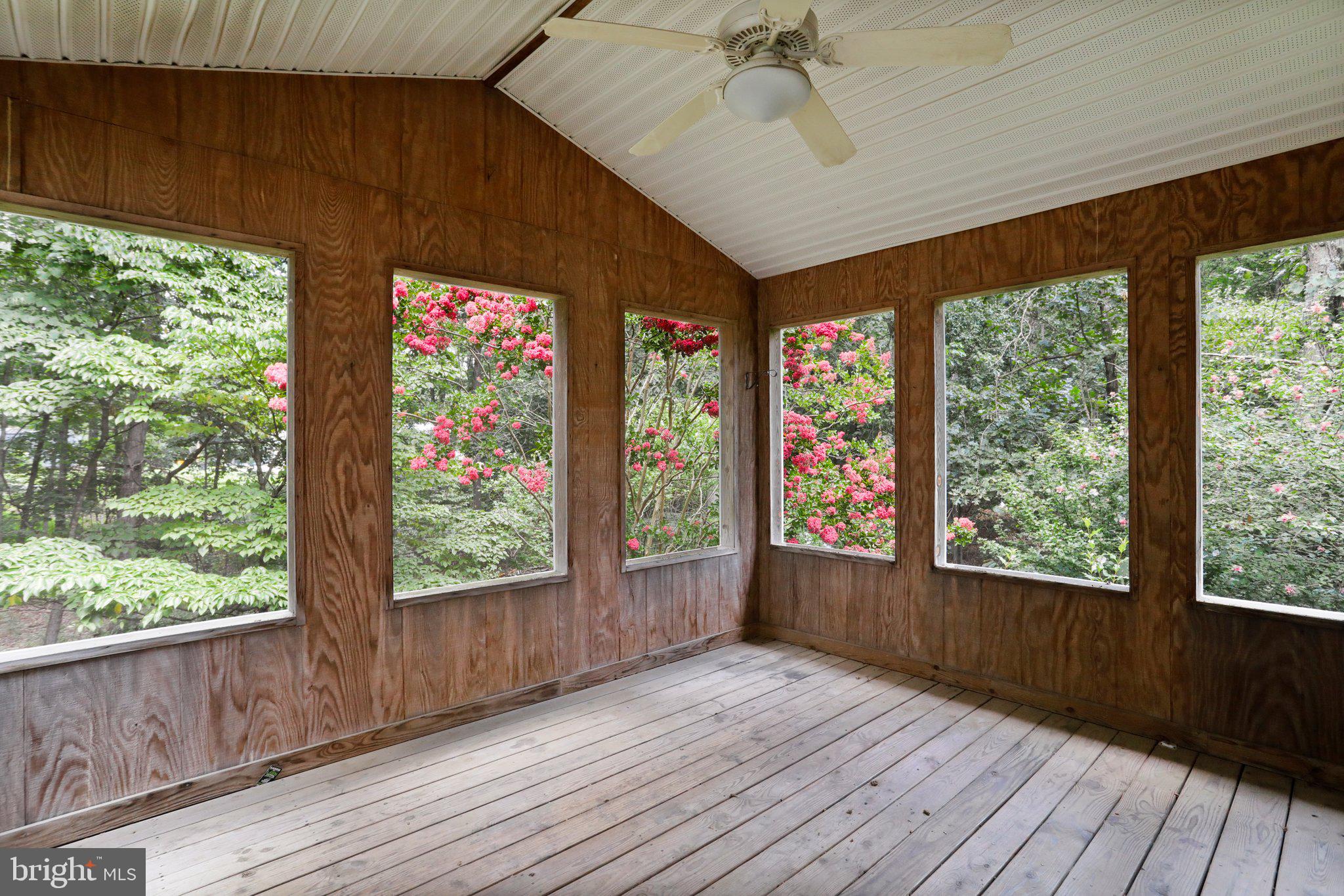 FOXCREST MANOR - Residential