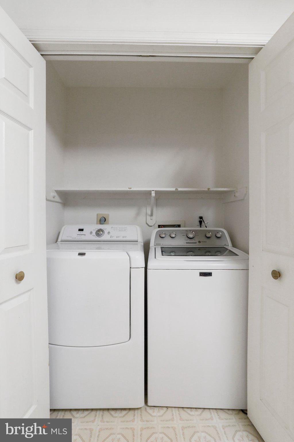 FOXCREST MANOR - Residential