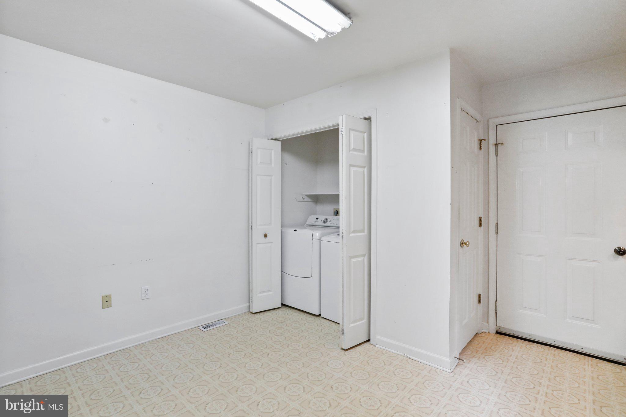 FOXCREST MANOR - Residential