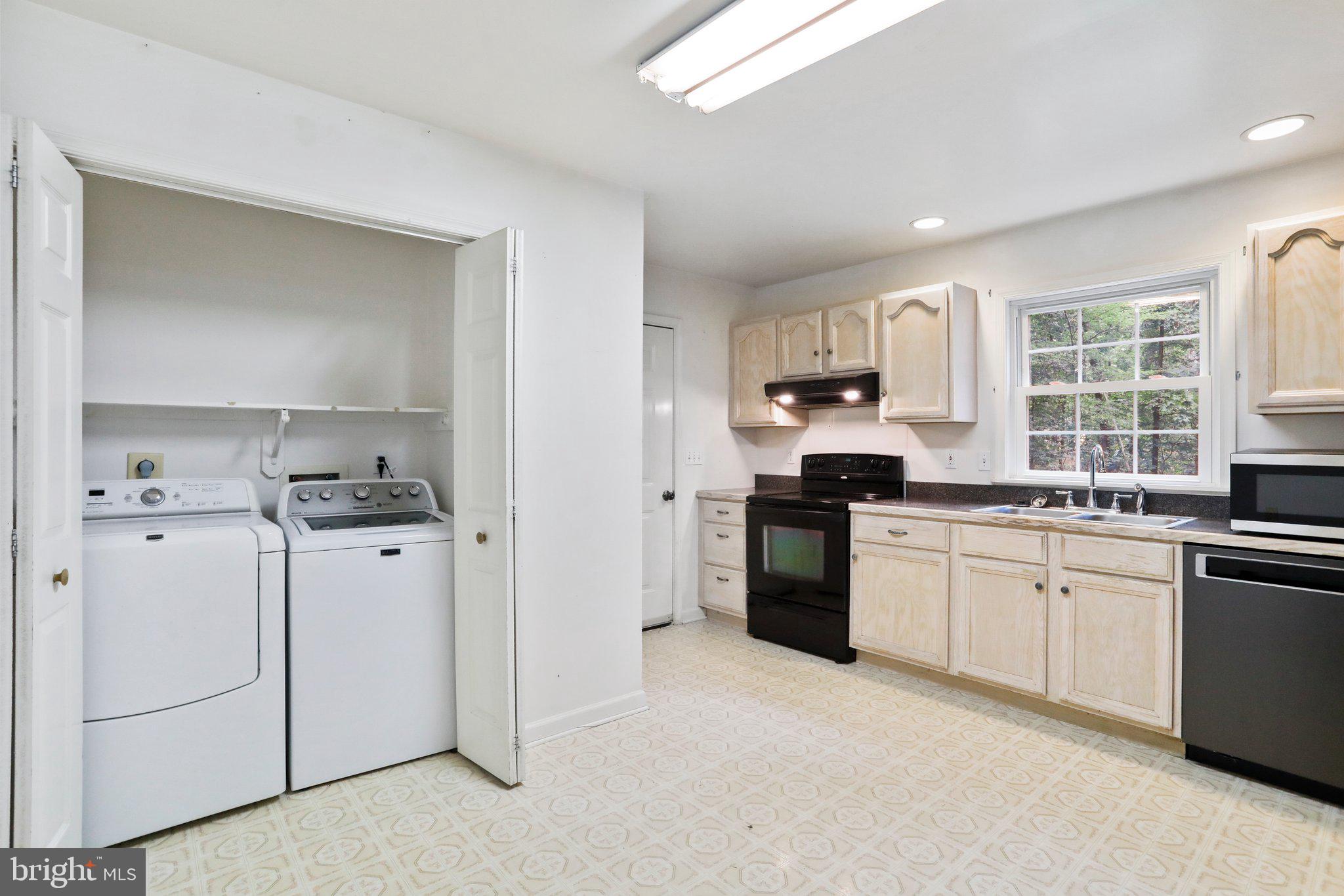 FOXCREST MANOR - Residential