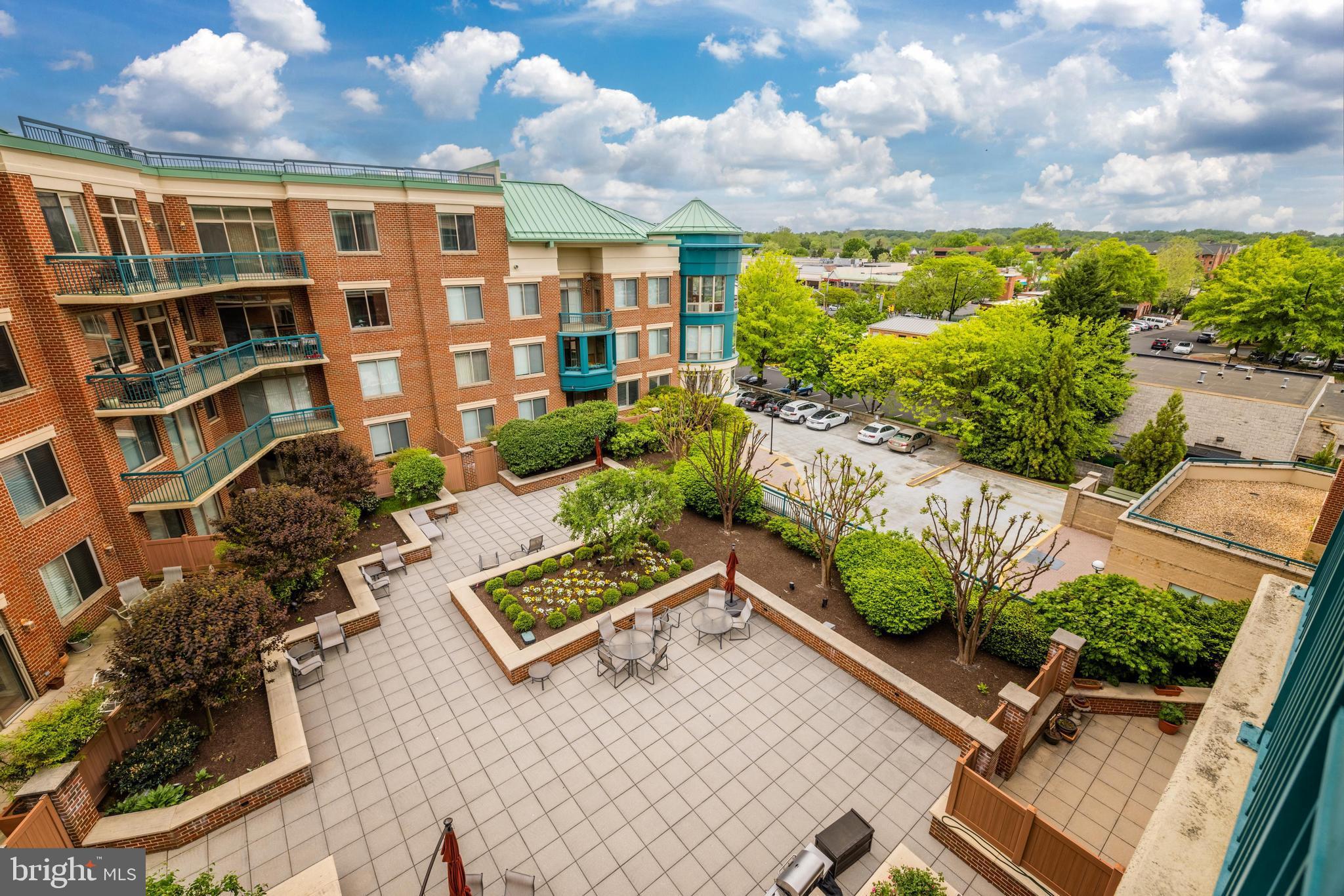 PALLADIUM AT MCLEAN - Residential