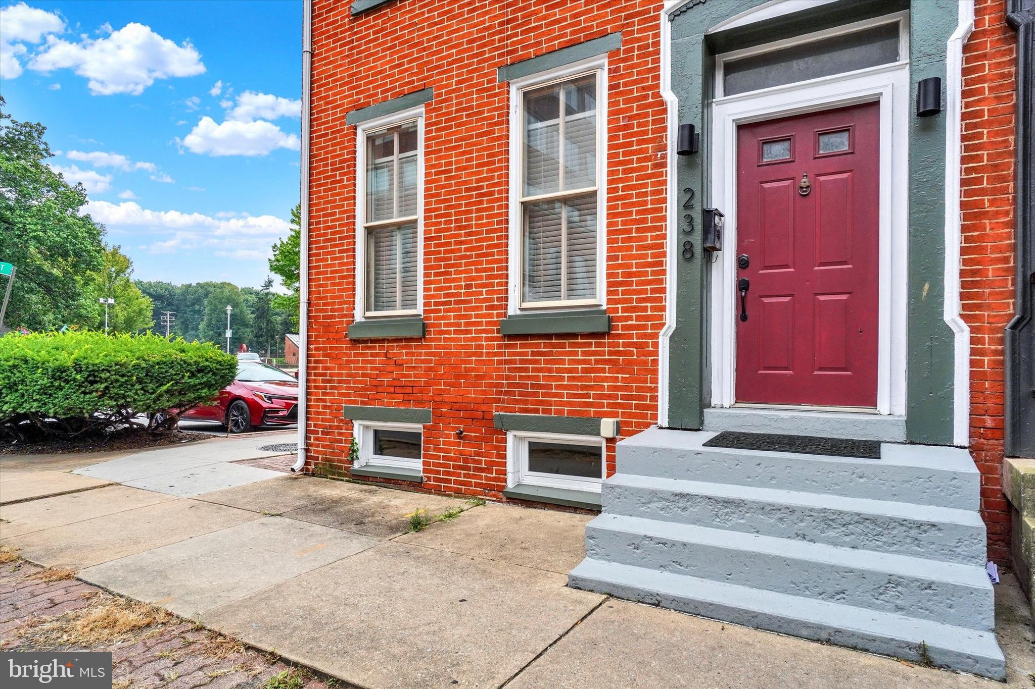 238 W PHILADELPHIA STREET