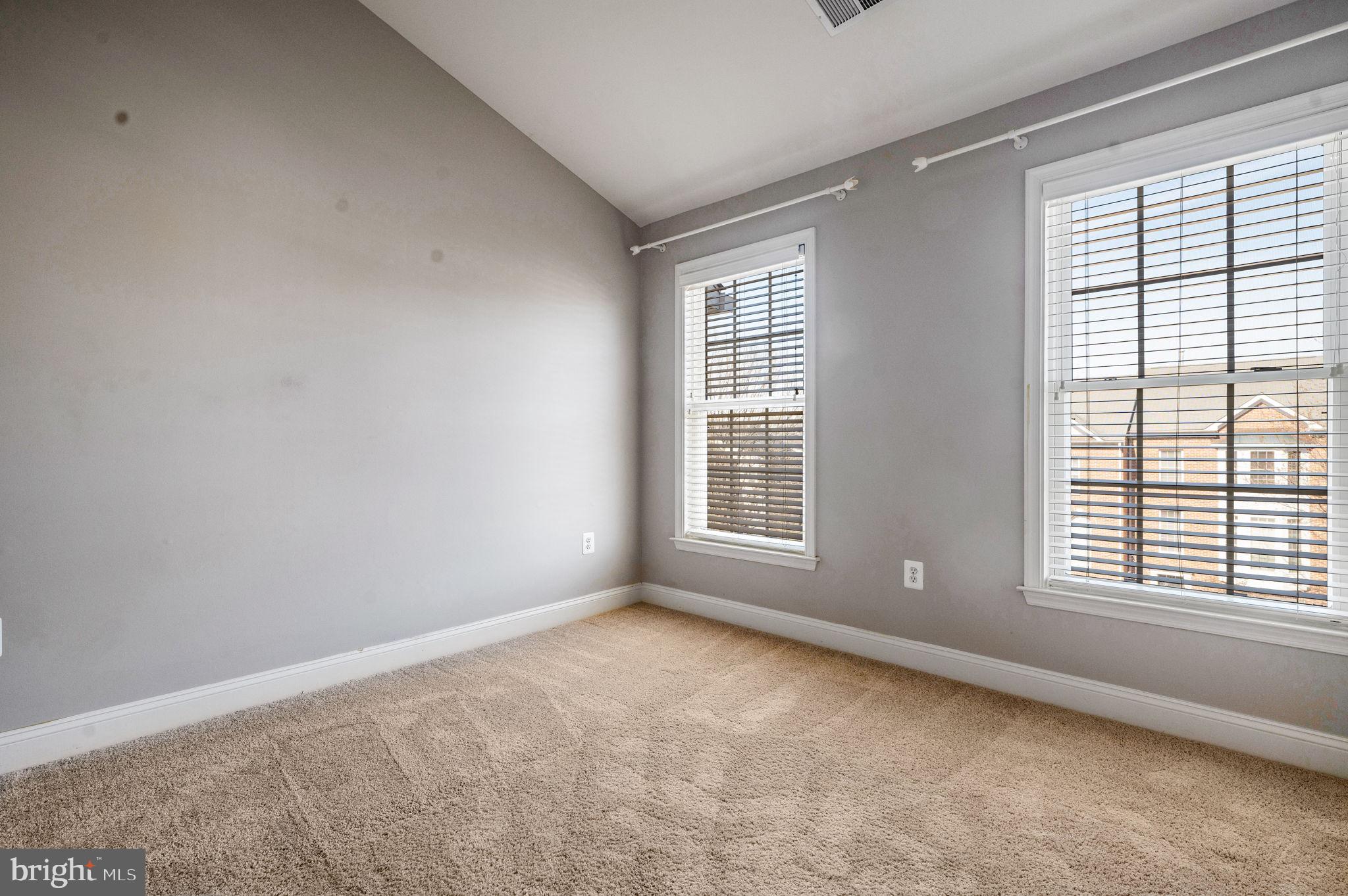 FAIRFAX CENTER LANDBAY - Residential