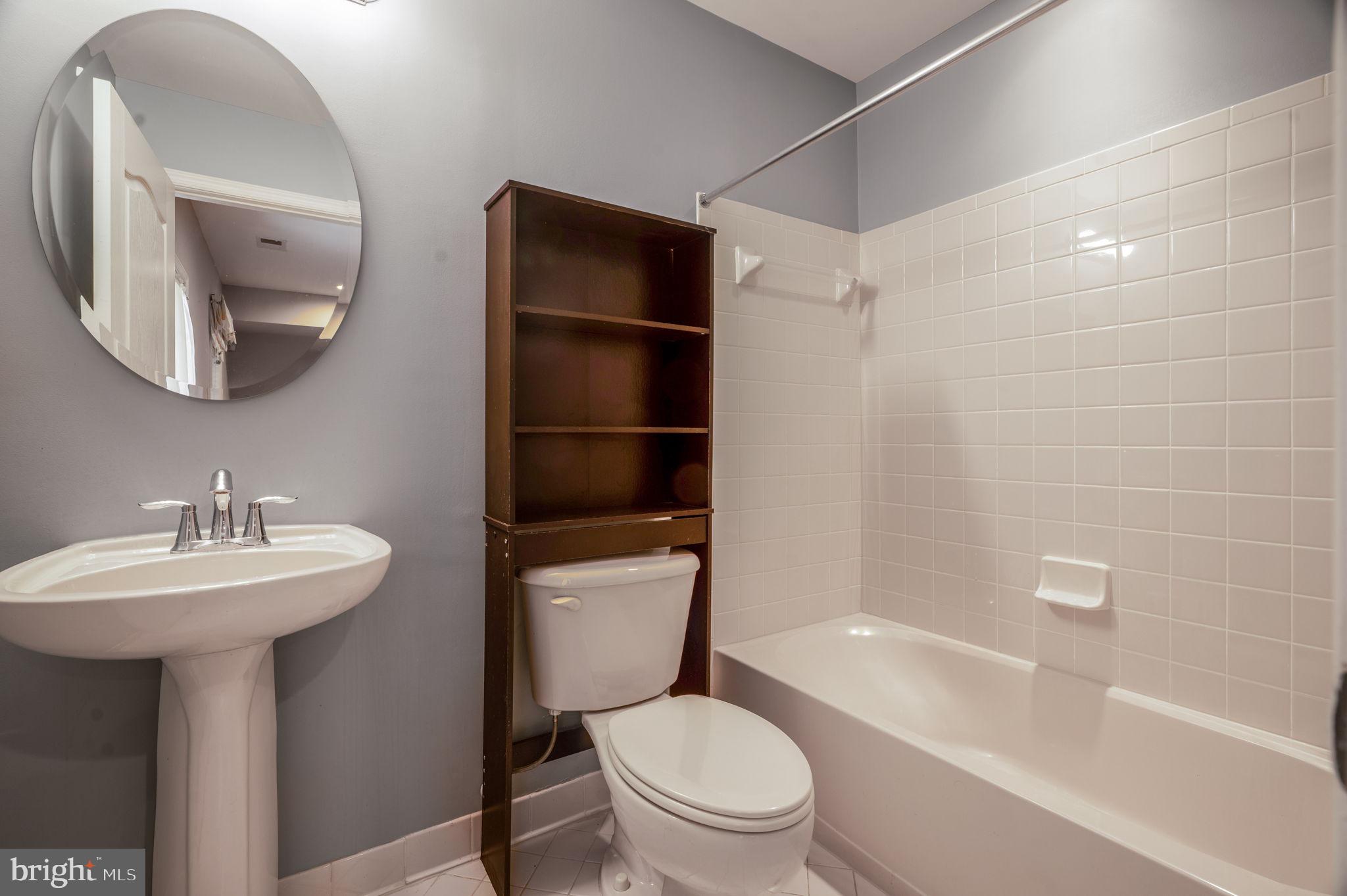 FAIRFAX CENTER LANDBAY - Residential