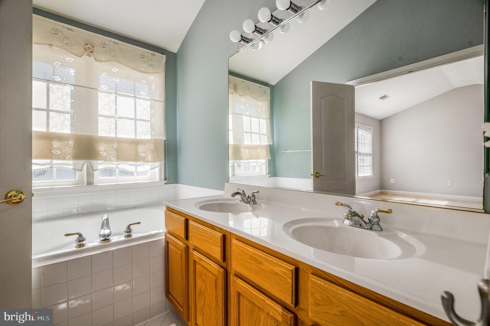 FAIRFAX CENTER LANDBAY - Residential