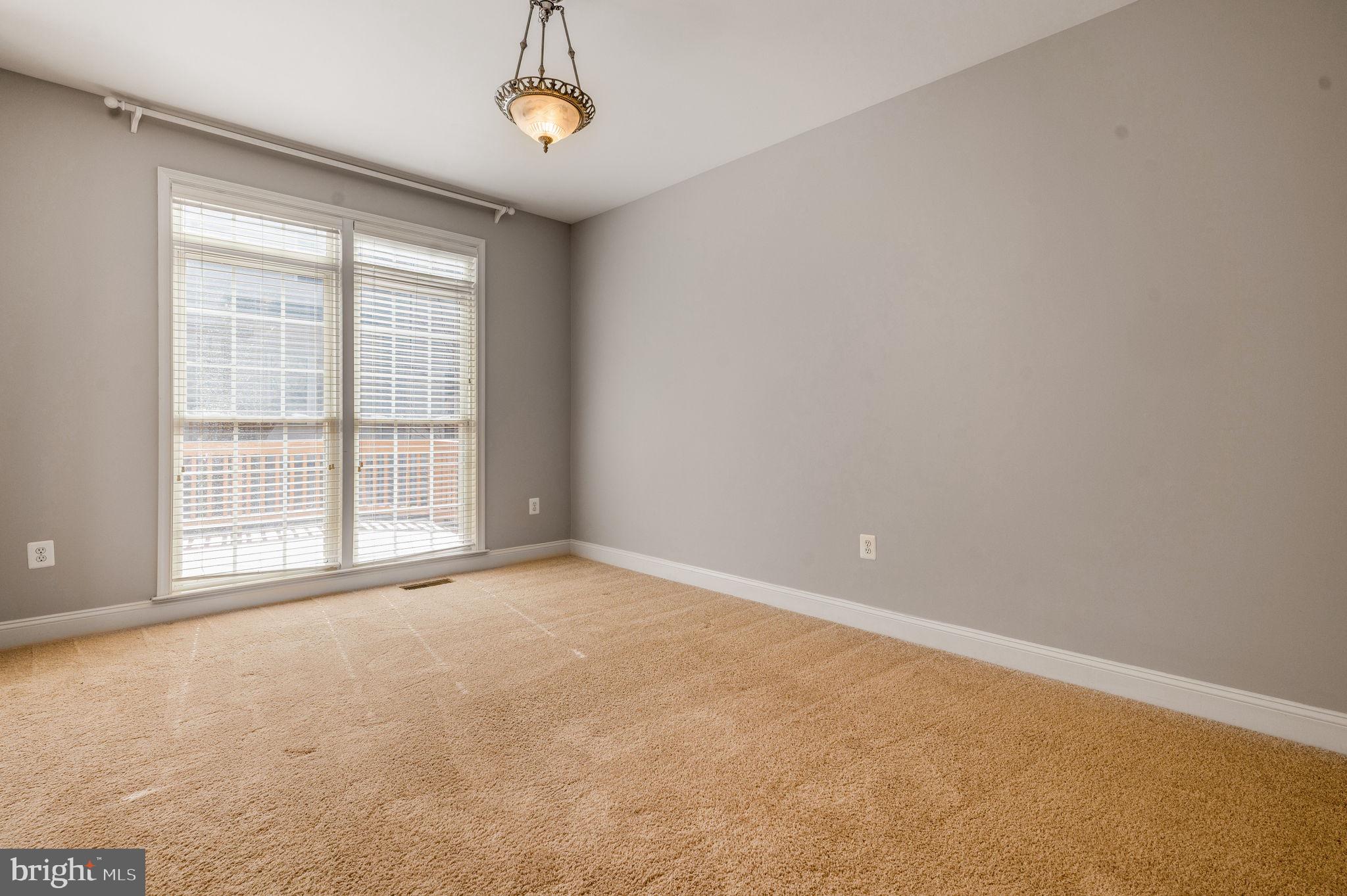 FAIRFAX CENTER LANDBAY - Residential