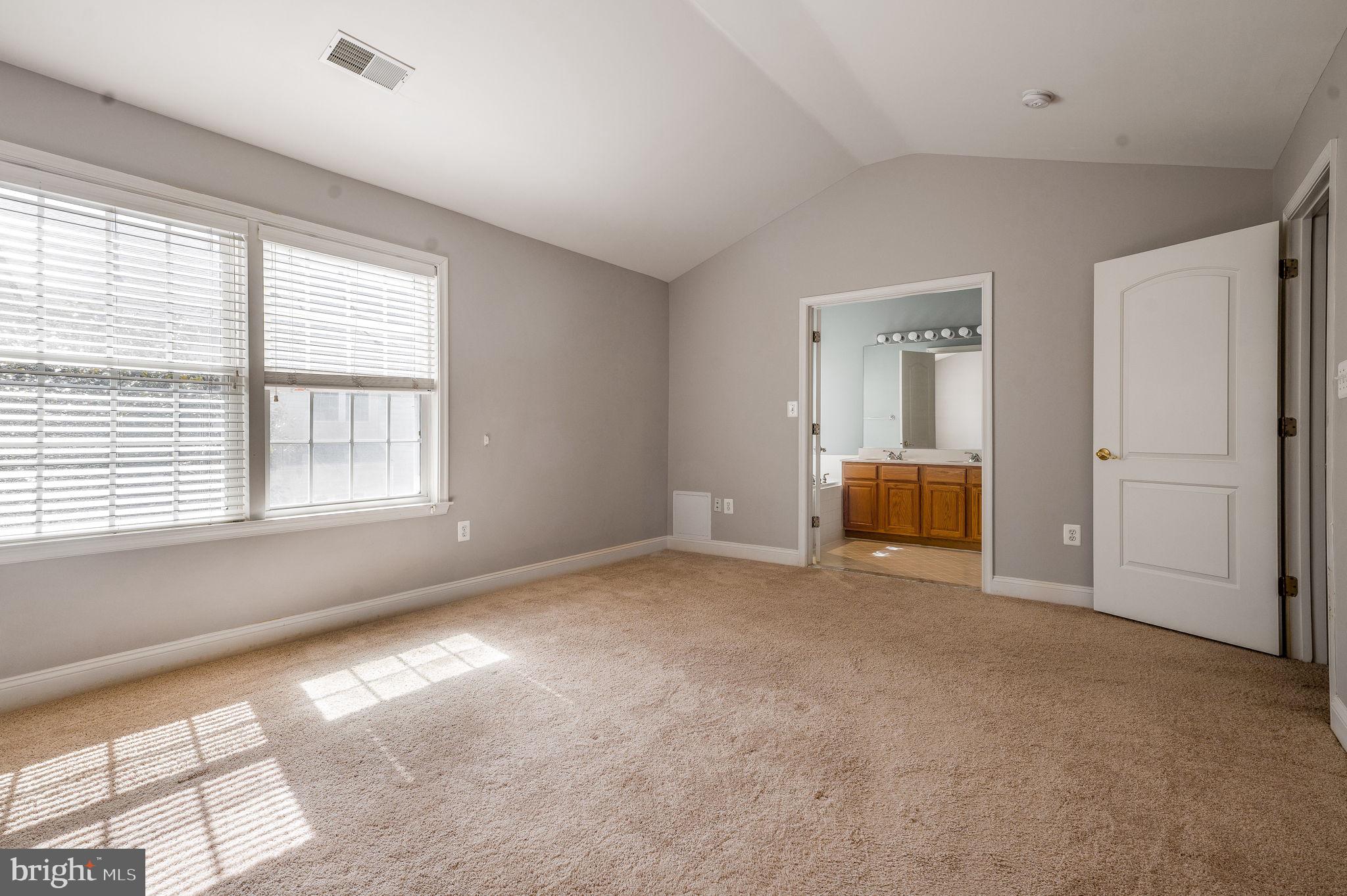 FAIRFAX CENTER LANDBAY - Residential