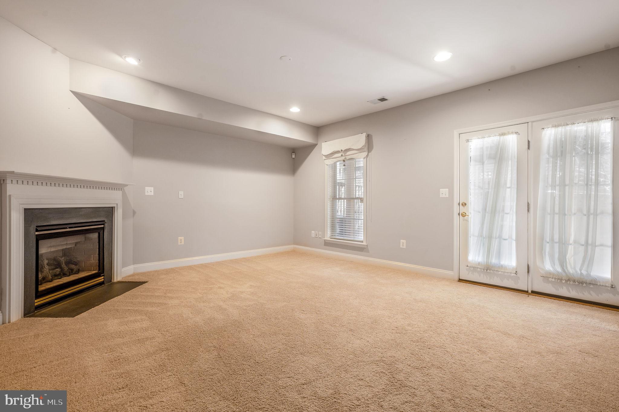 FAIRFAX CENTER LANDBAY - Residential