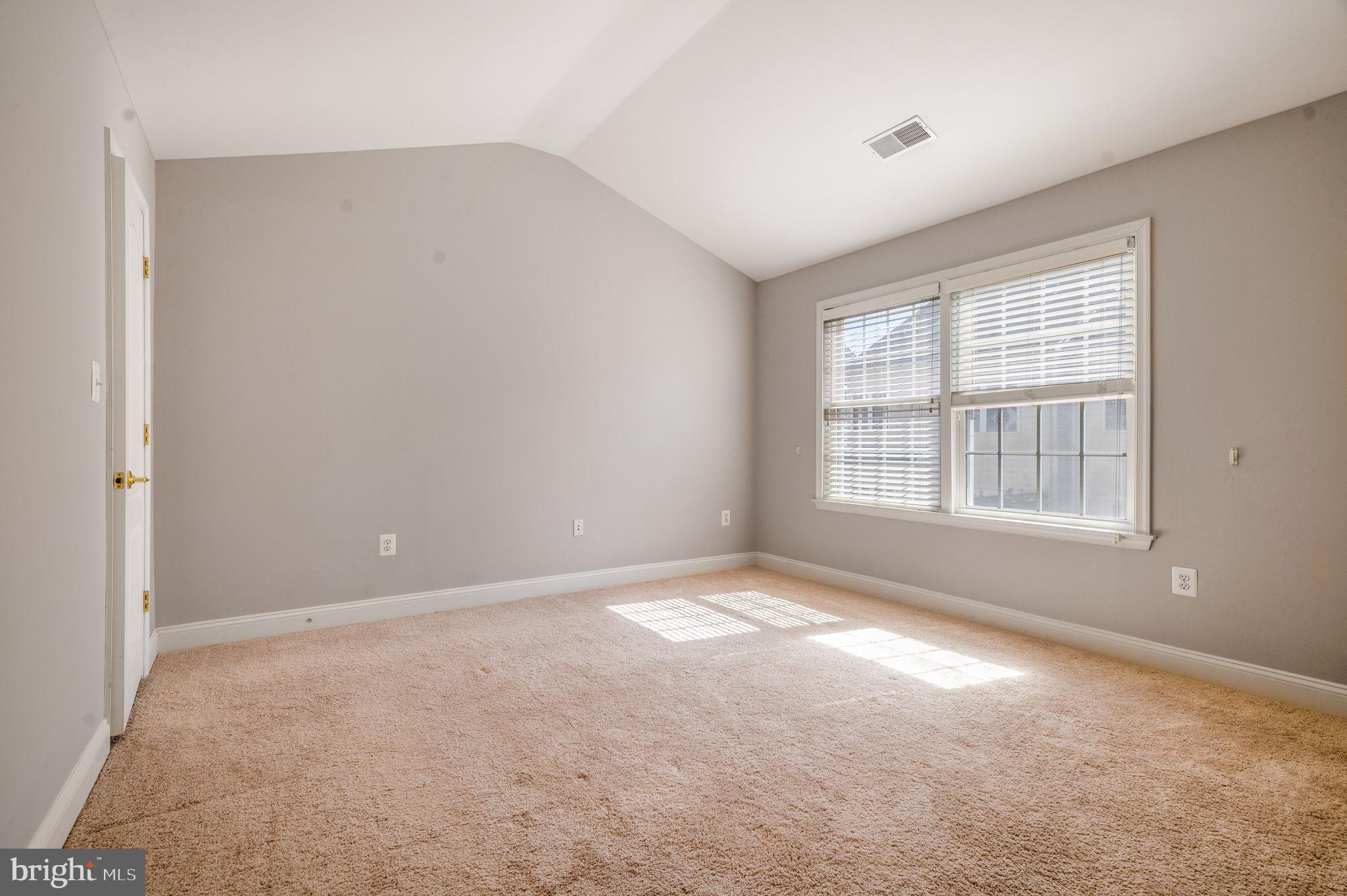 FAIRFAX CENTER LANDBAY - Residential