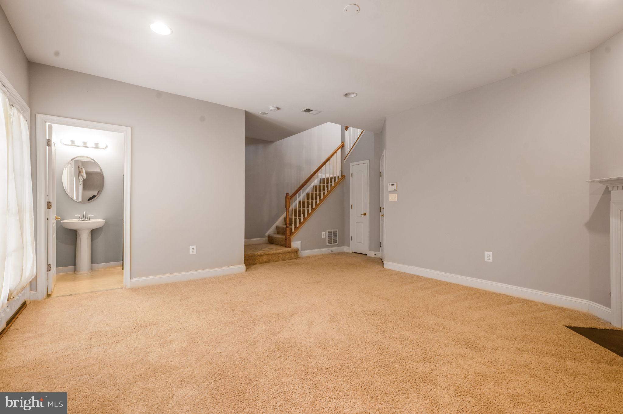 FAIRFAX CENTER LANDBAY - Residential