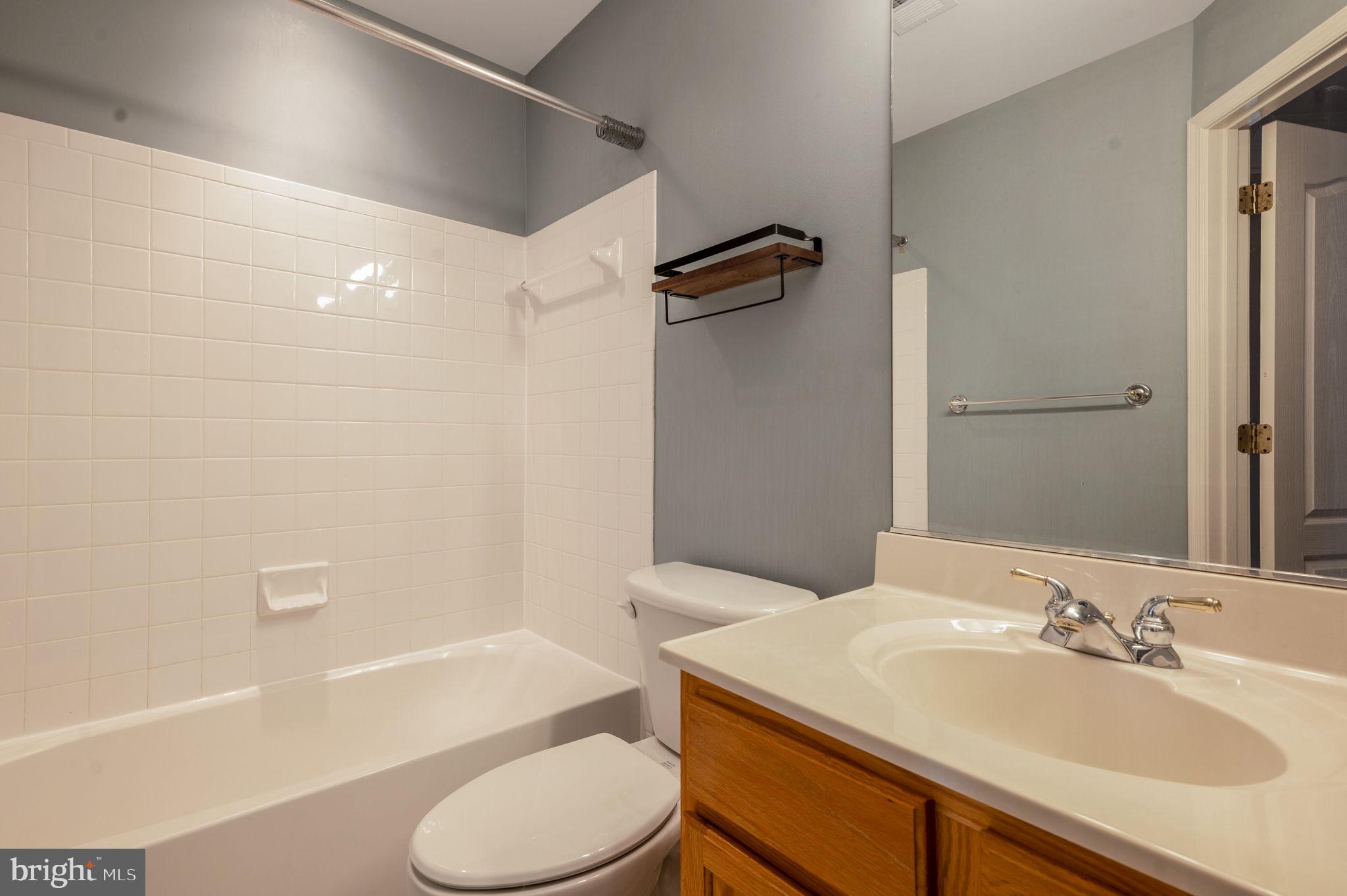 FAIRFAX CENTER LANDBAY - Residential