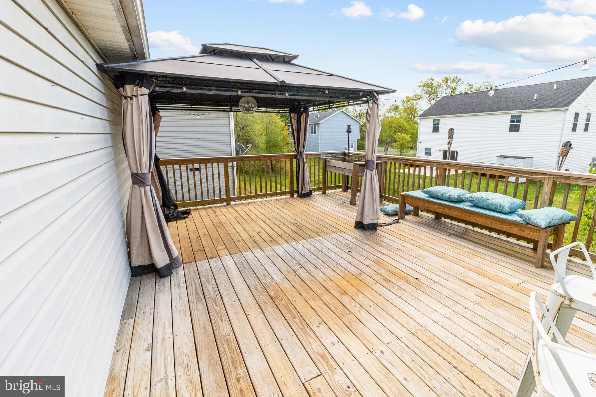 CRESTFIELD - Residential