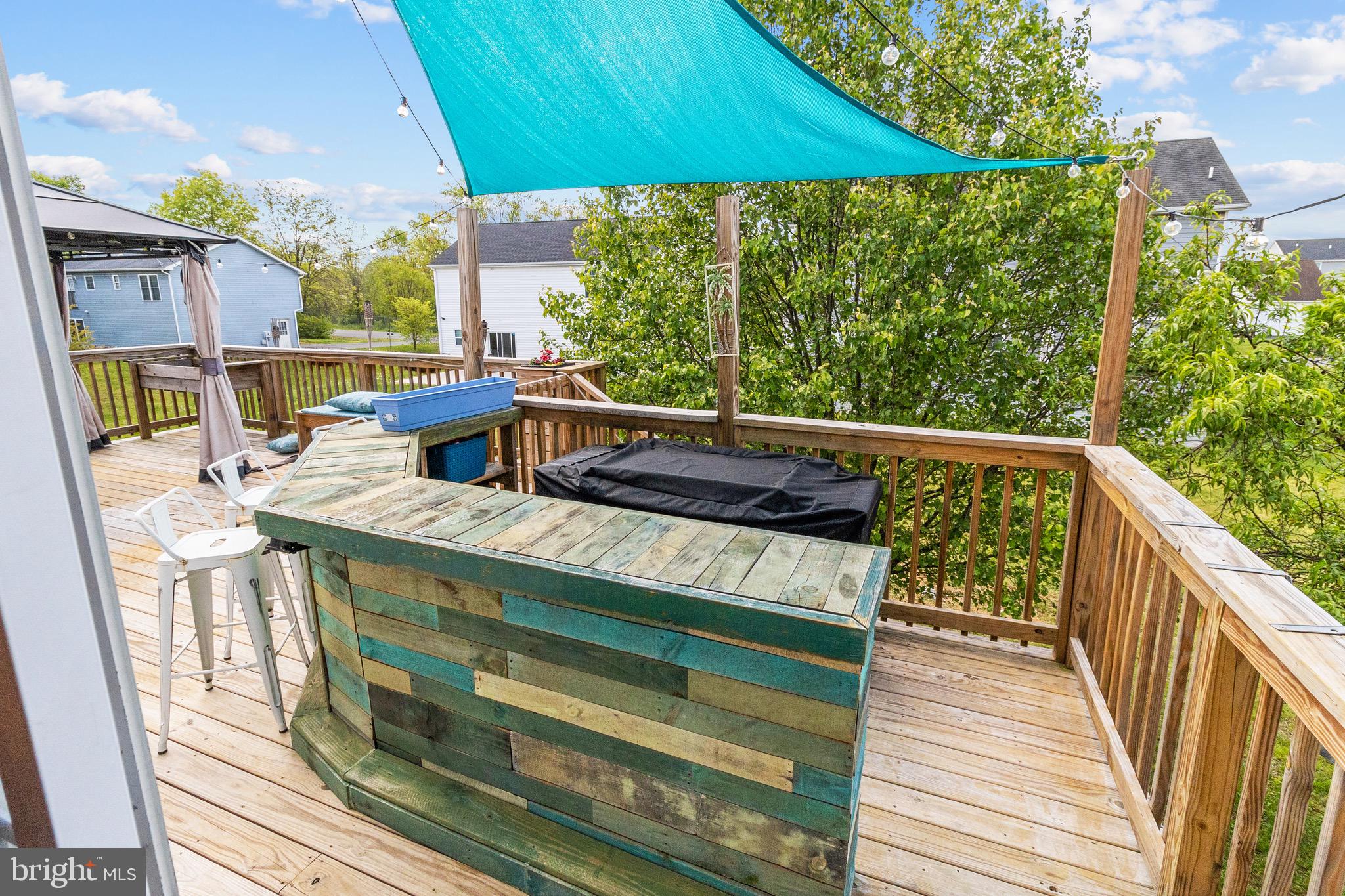 CRESTFIELD - Residential