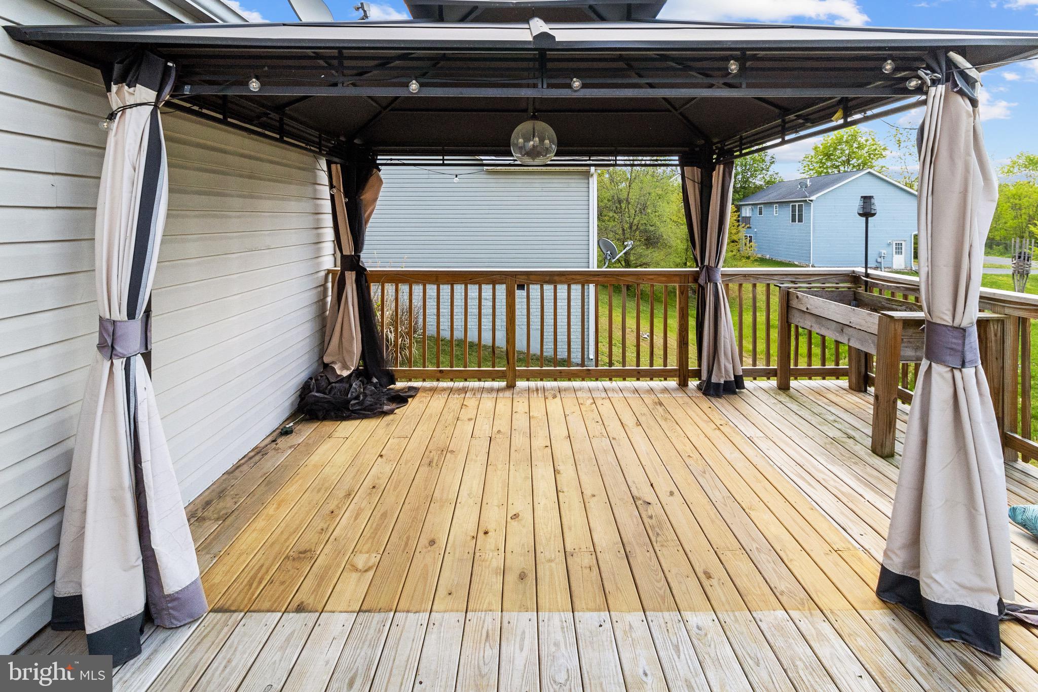 CRESTFIELD - Residential