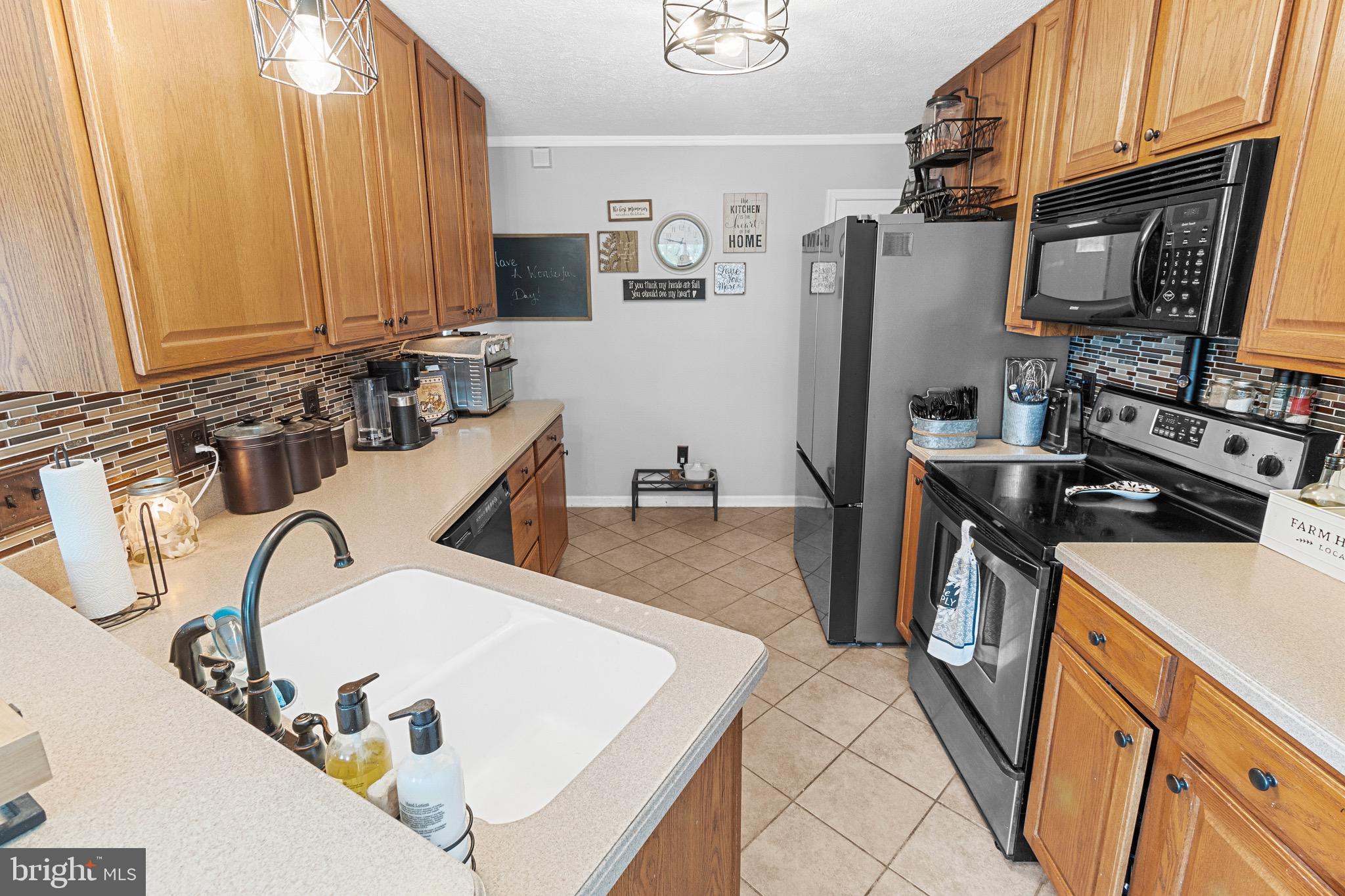 CRESTFIELD - Residential