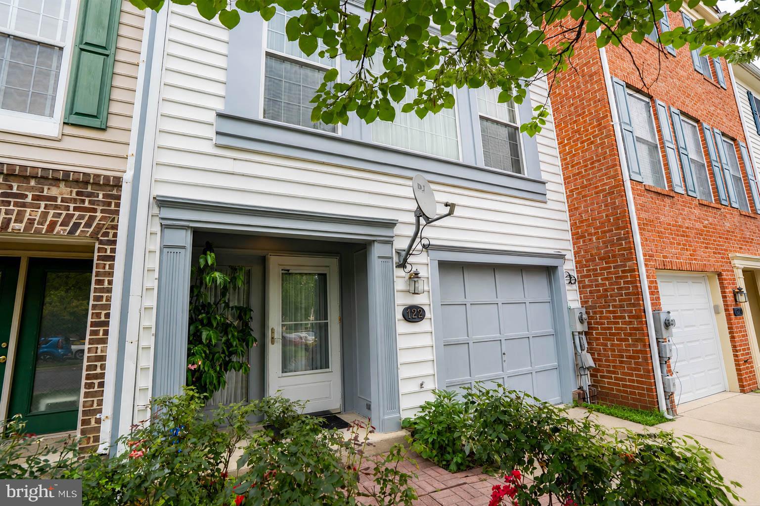 122 LONG ACRE COURT