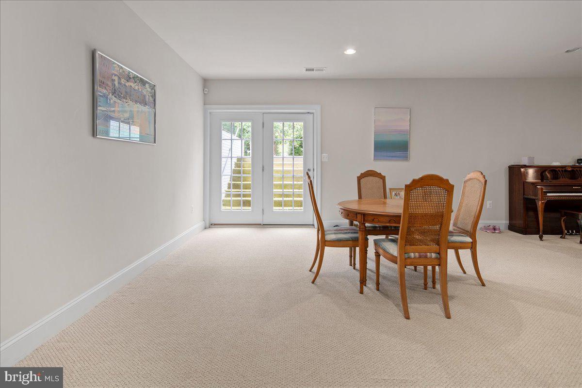 RIVERWOOD - Residential