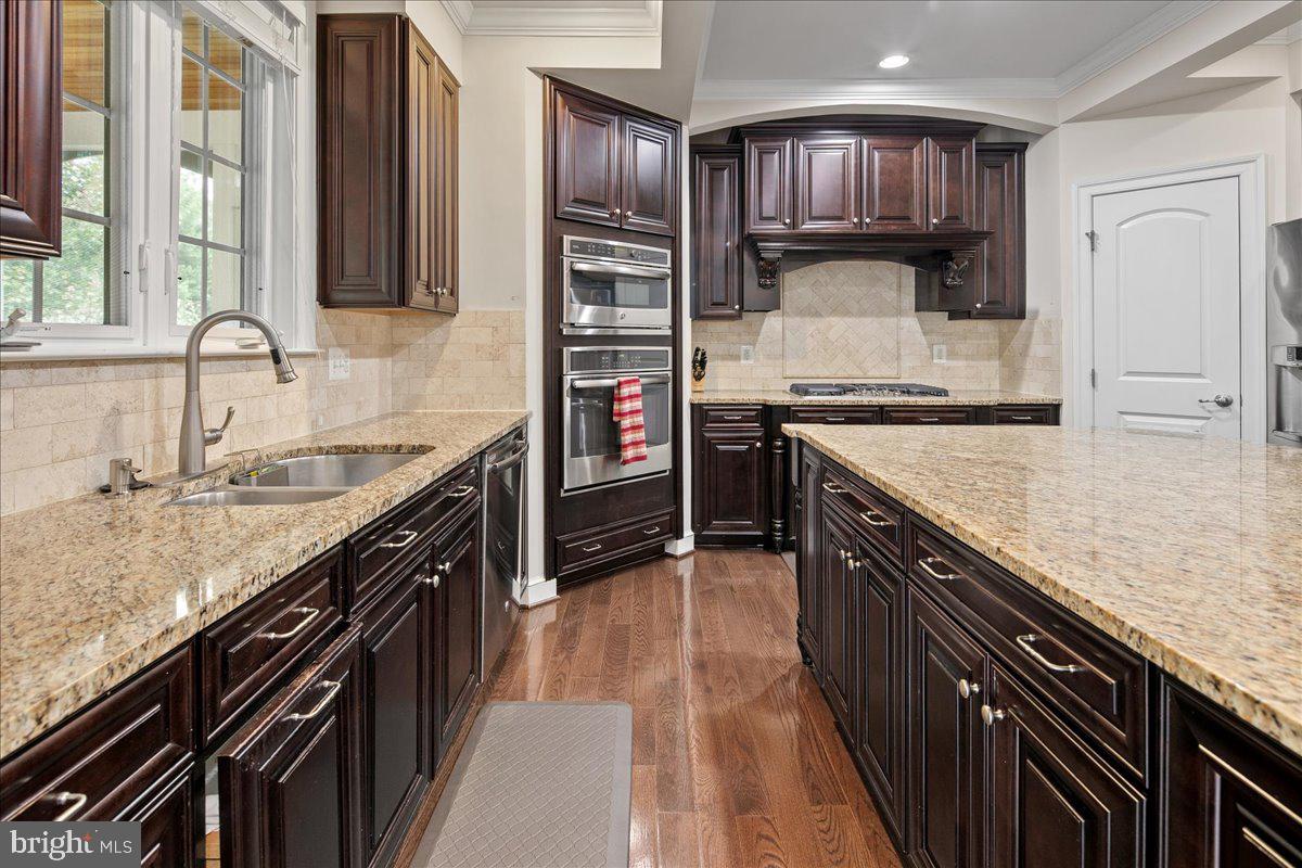 RIVERWOOD - Residential