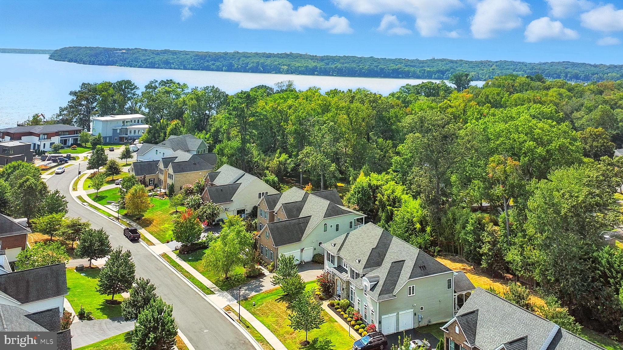 RIVERWOOD - Residential