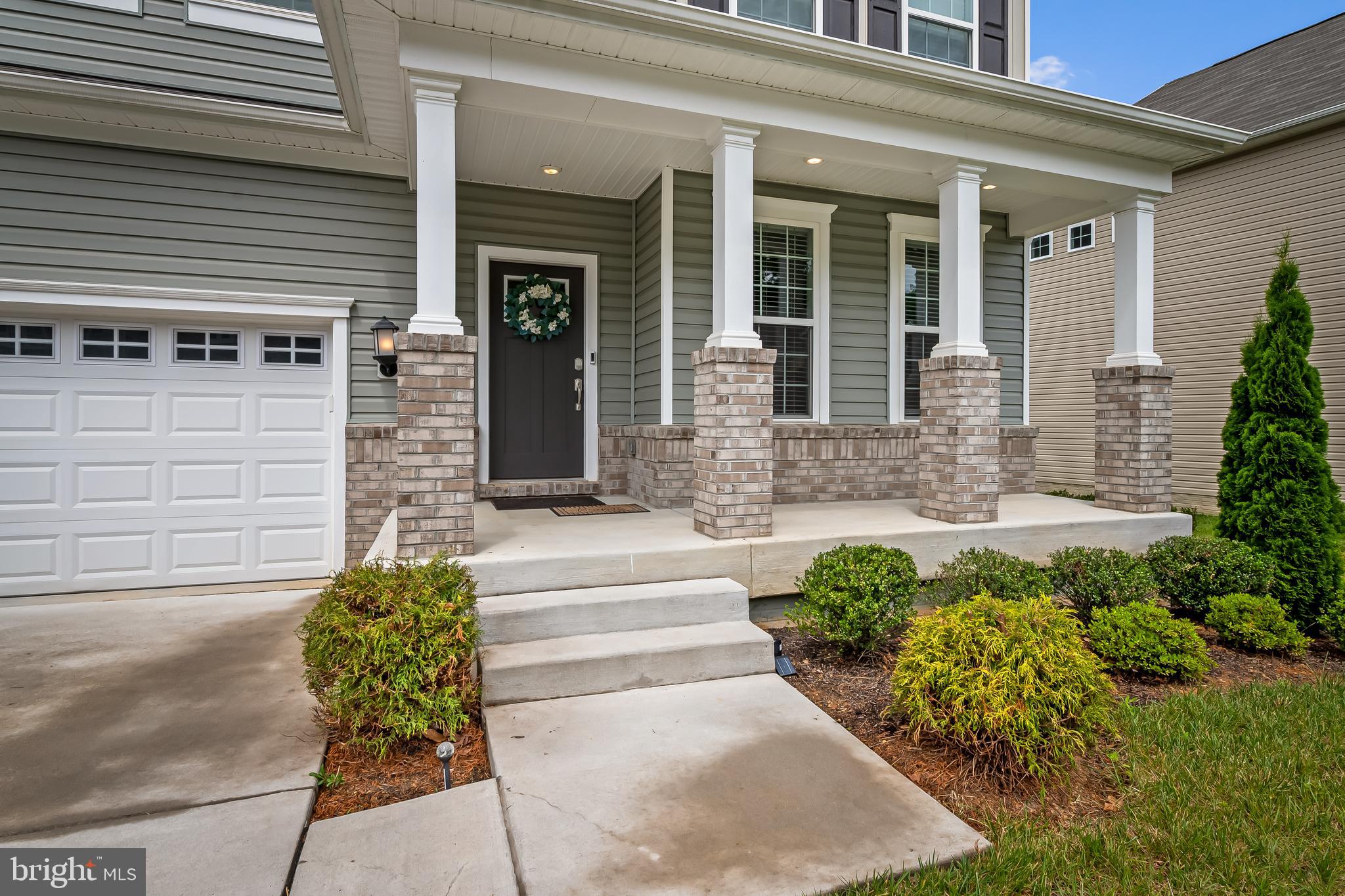 944 BENTGRASS DRIVE