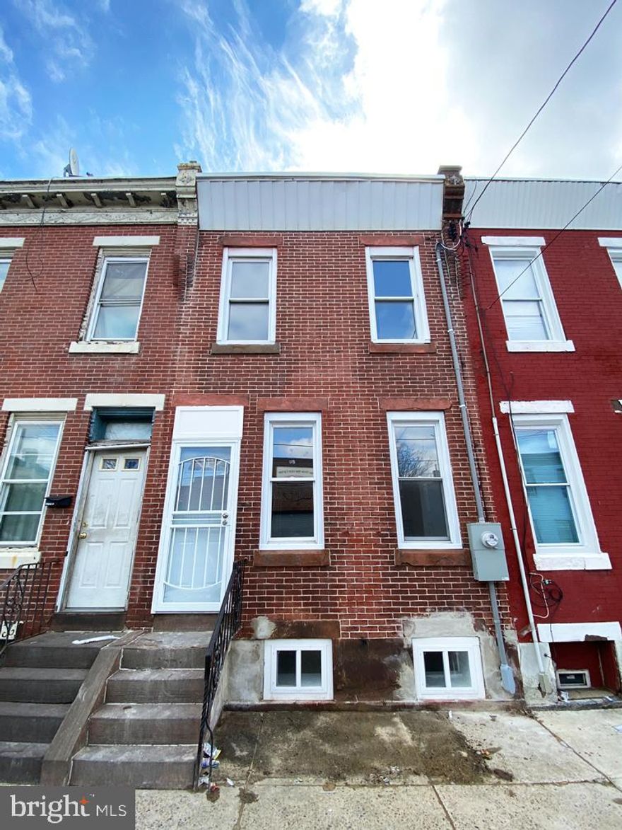 🏡 Welcome to Your Next Home at 3555 Emerald St, Philadelphia, PA 19134! This stunning modern and spacious home offers the perfect blend of comfort and style. With 3 large bedrooms and 2 full bathrooms, this property is designed for convenience and relaxation. Enjoy the fully finished basement, ideal for extra storage, a home office, or an entertainment space. The kitchen comes fully equipped with a stove and refrigerator, making it move-in ready. Plus, the entire home is 100% electric, ensuring efficiency and safety. With its contemporary design, bright interiors, and open layout, this home provides a welcoming and stylish atmosphere. ✨ Don’t miss out on this amazing opportunity! Contact us today for more information or to schedule a tour. 📞🔑