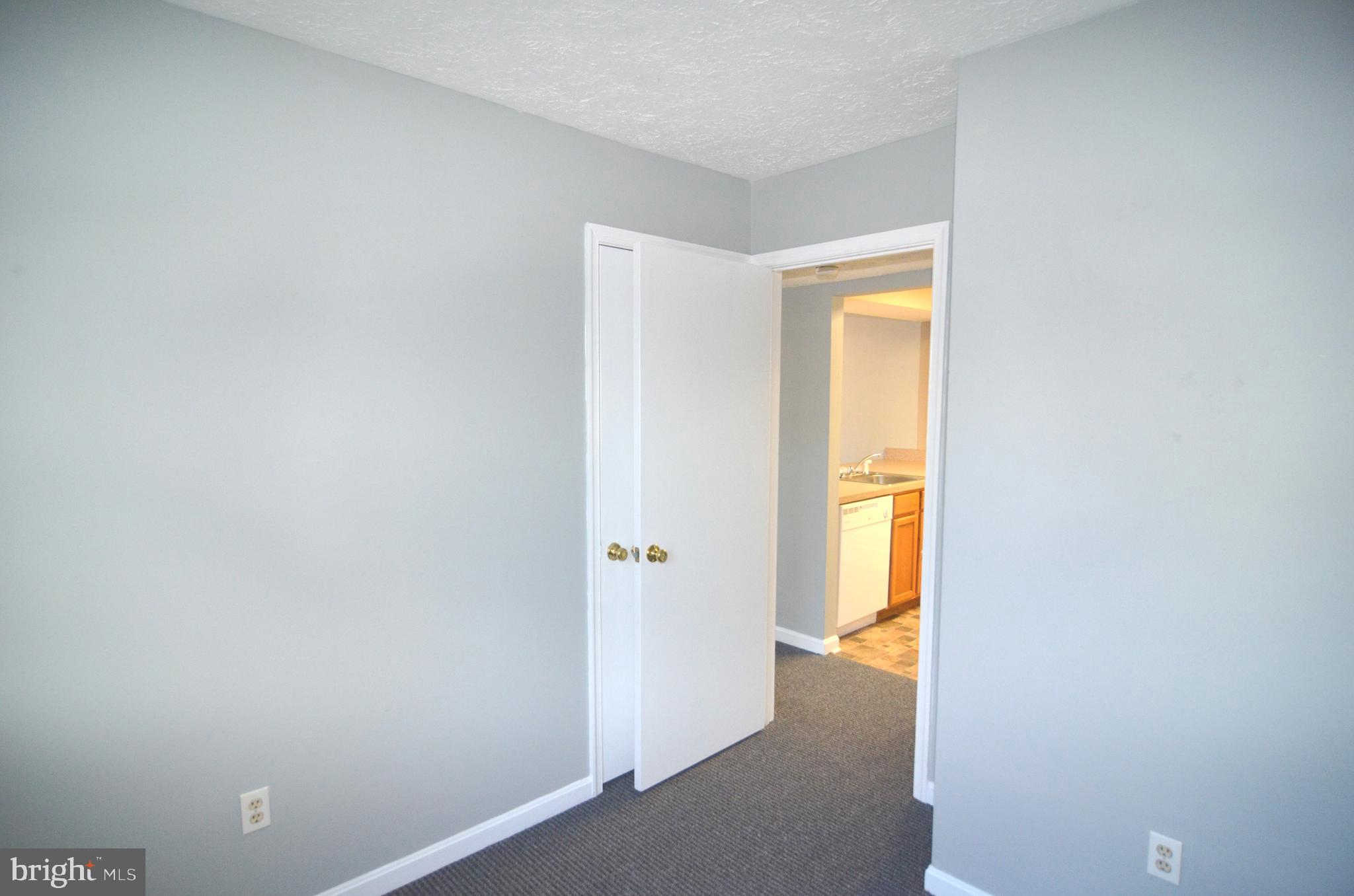 COLUMBIA COMMONS - Residential Lease