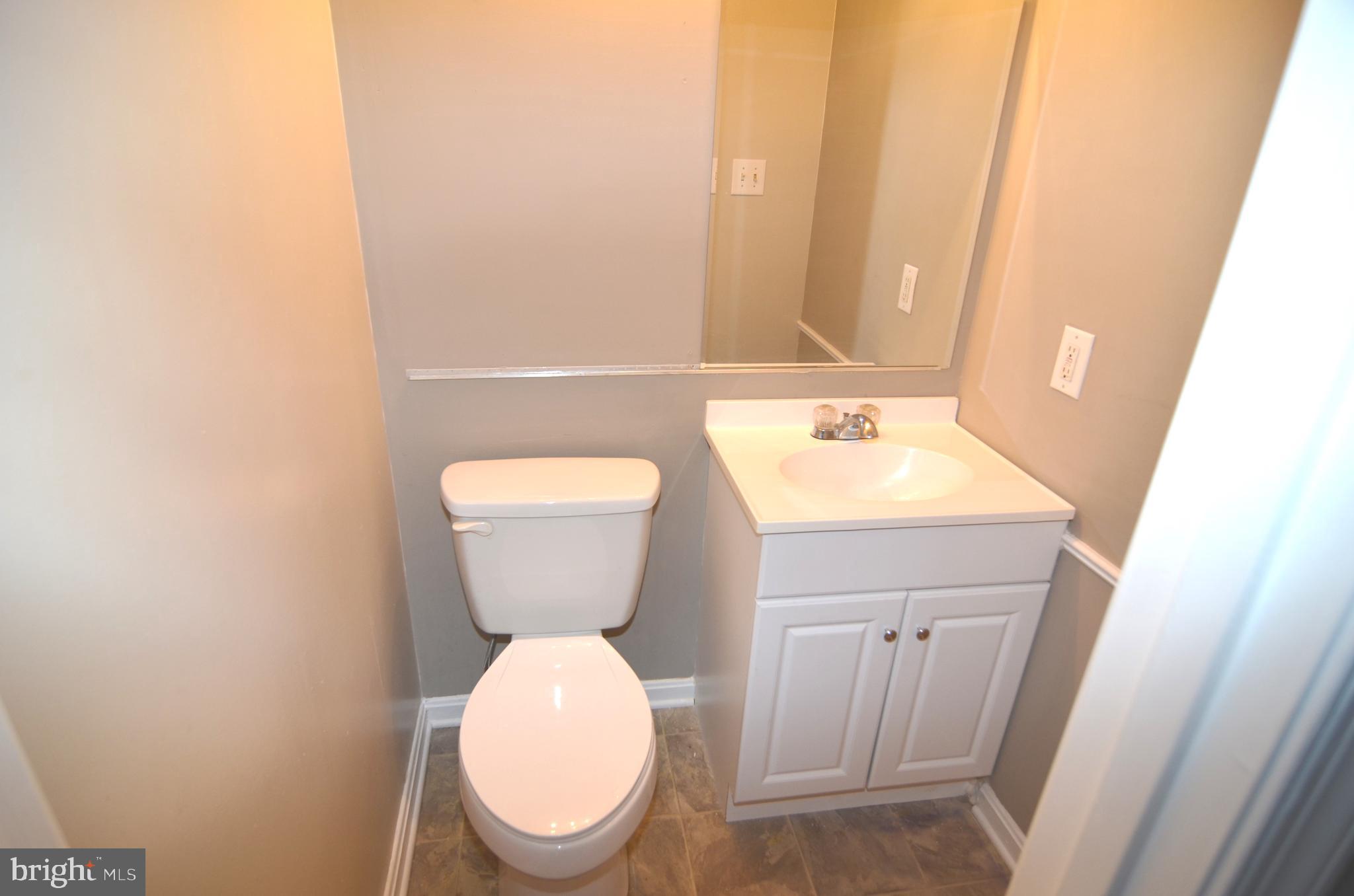 COLUMBIA COMMONS - Residential Lease