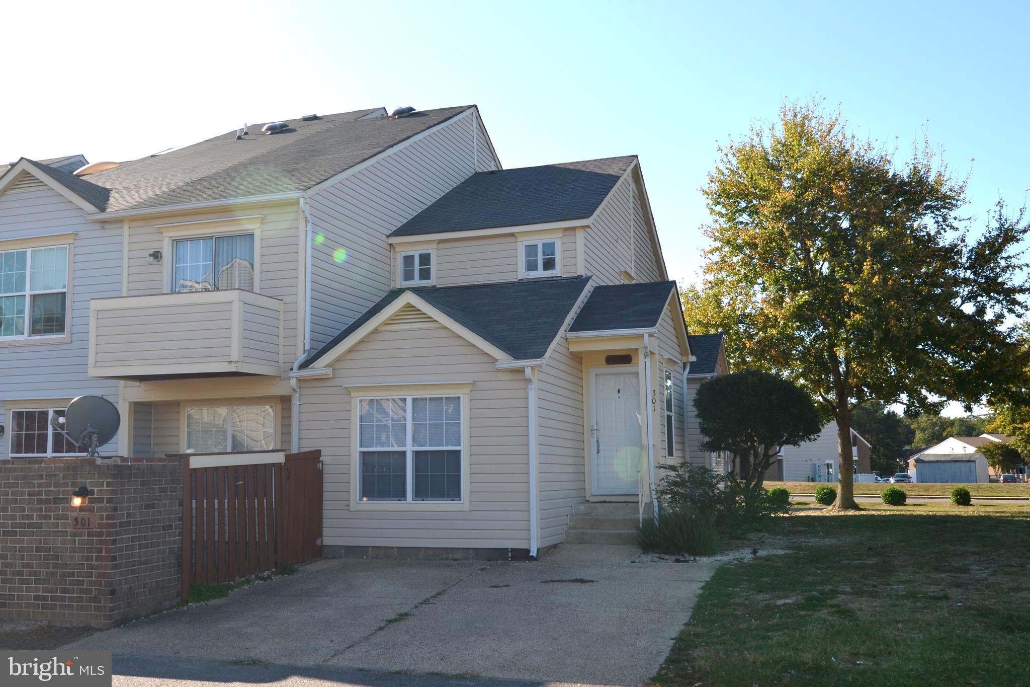 COLUMBIA COMMONS - Residential Lease