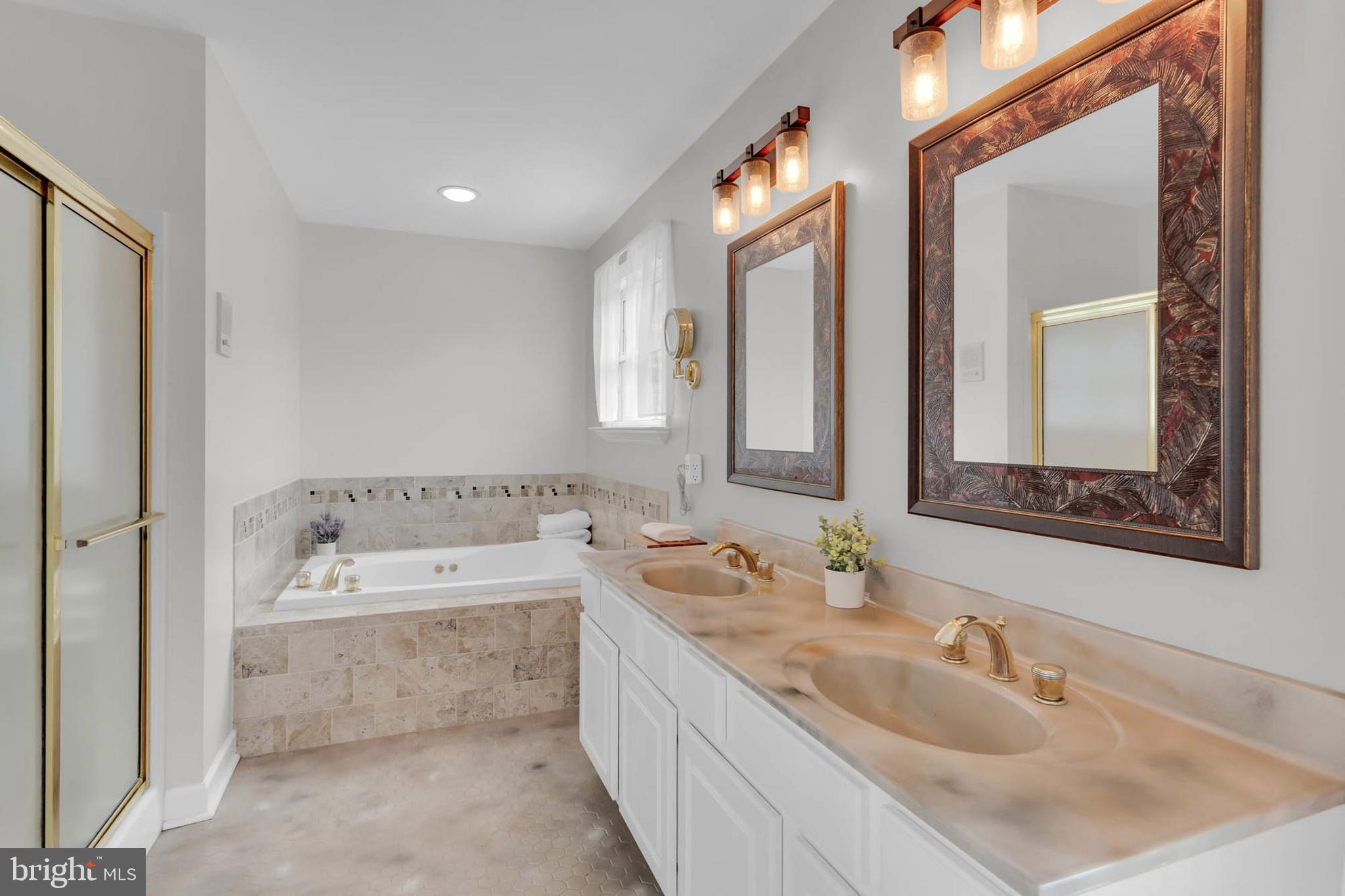 SPRING HOLLOW ESTATES - Residential