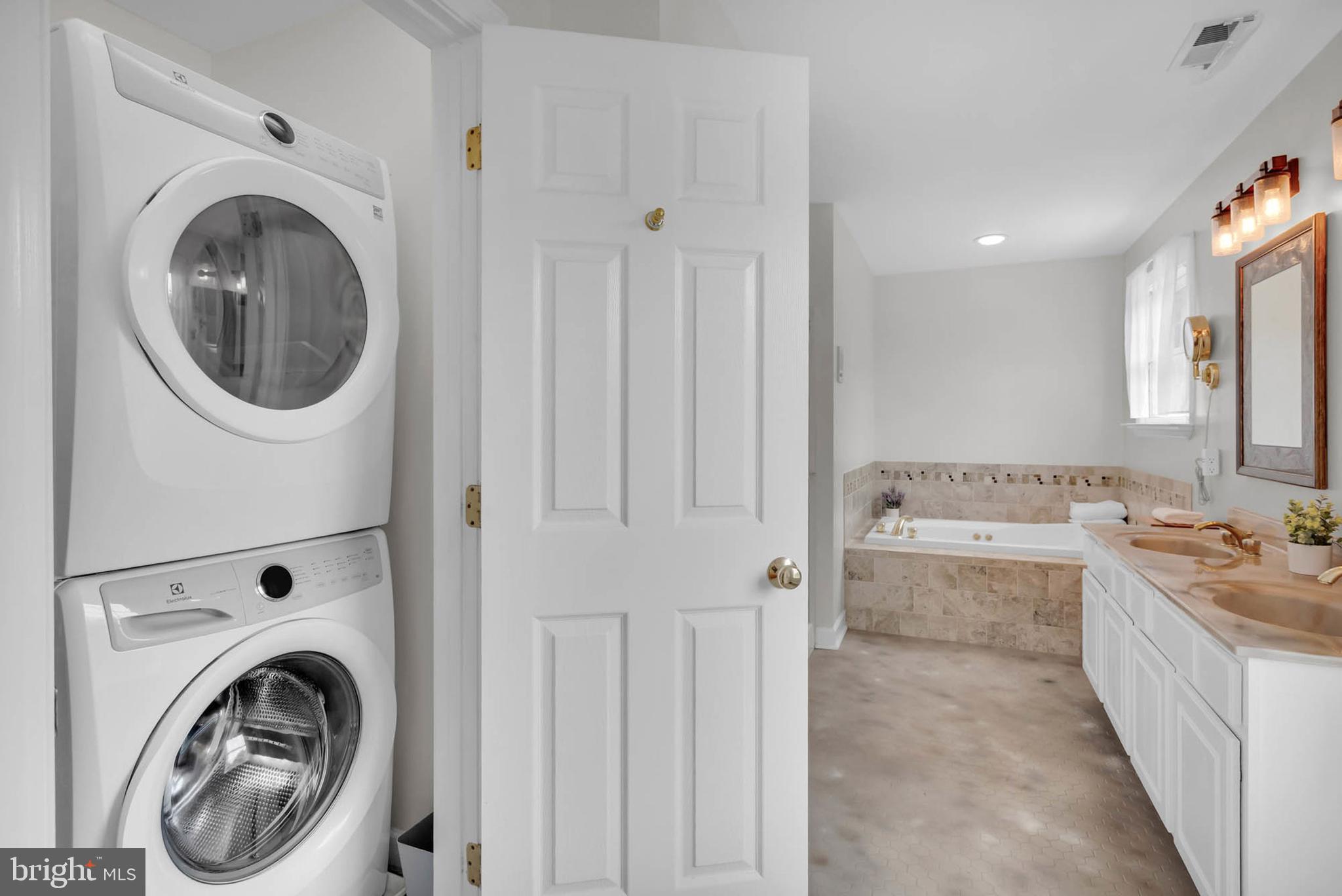 SPRING HOLLOW ESTATES - Residential