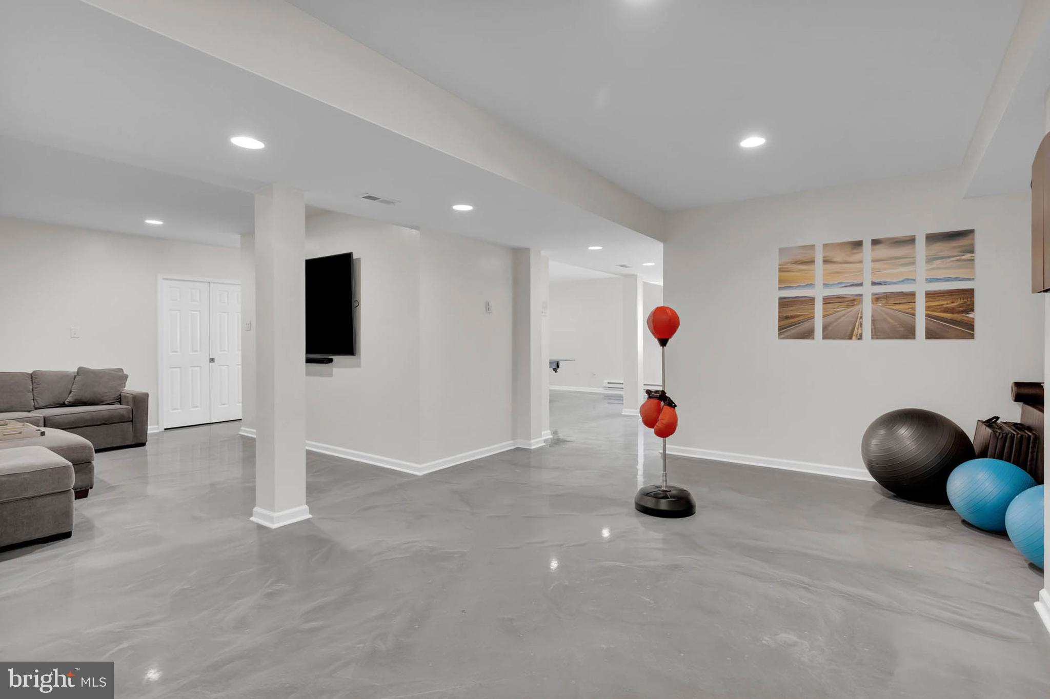 SPRING HOLLOW ESTATES - Residential