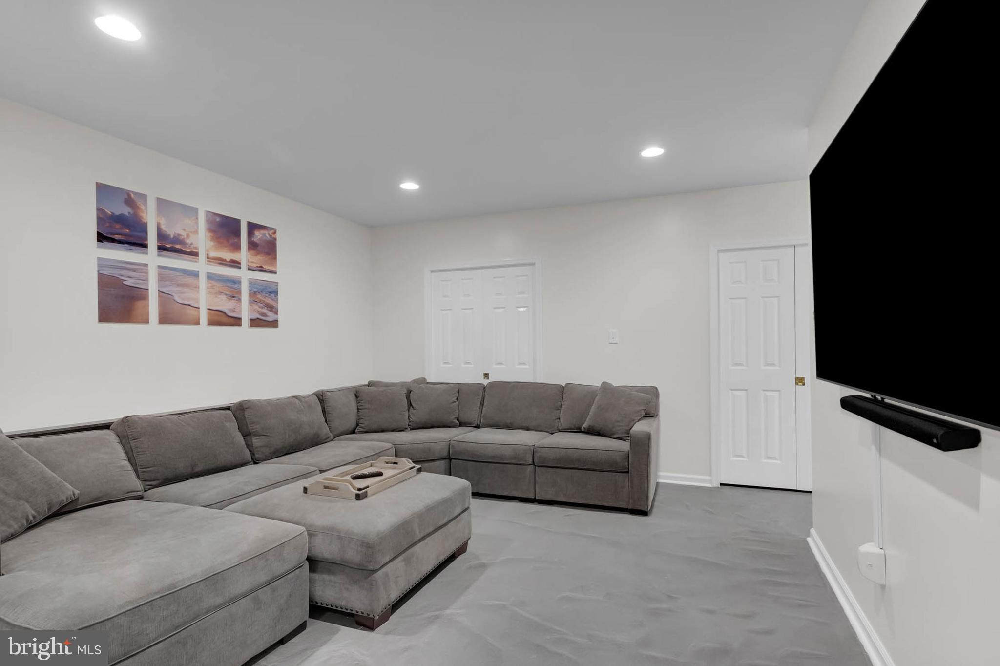 SPRING HOLLOW ESTATES - Residential