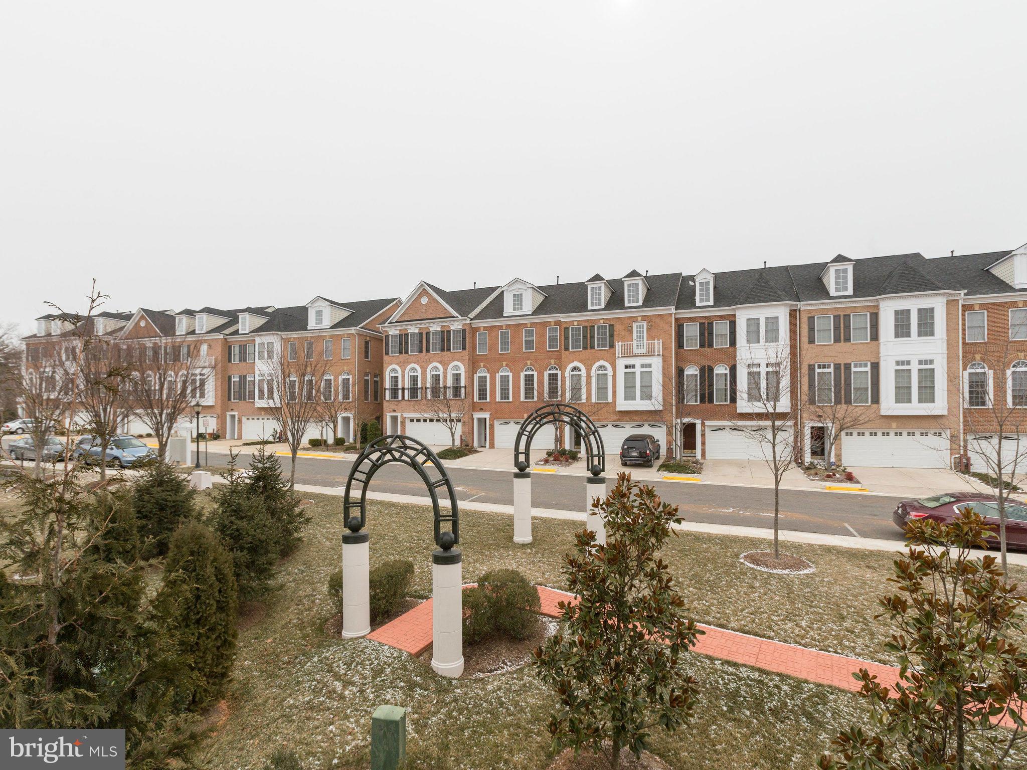 CHARLESTON SQUARE TOWNHM - Residential