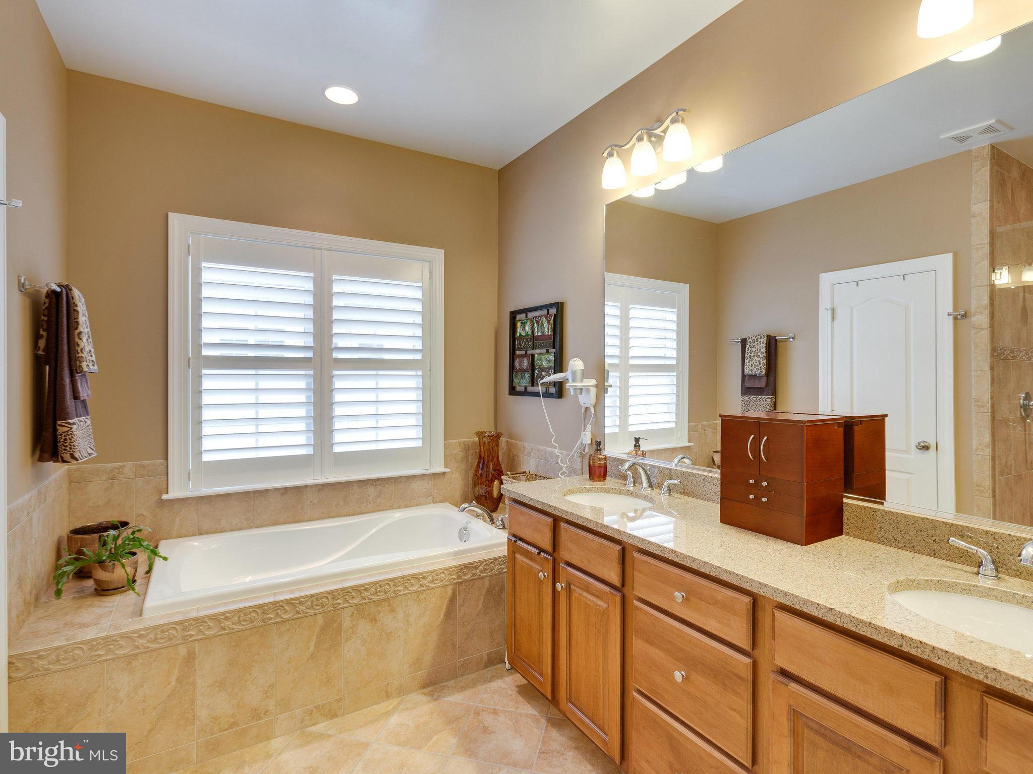 CHARLESTON SQUARE TOWNHM - Residential