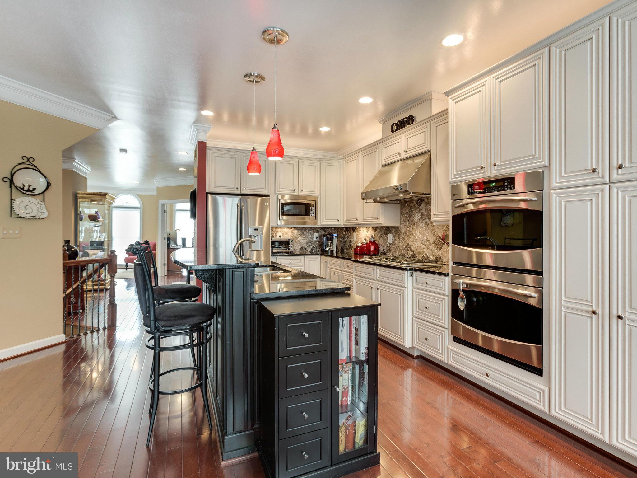 CHARLESTON SQUARE TOWNHM - Residential