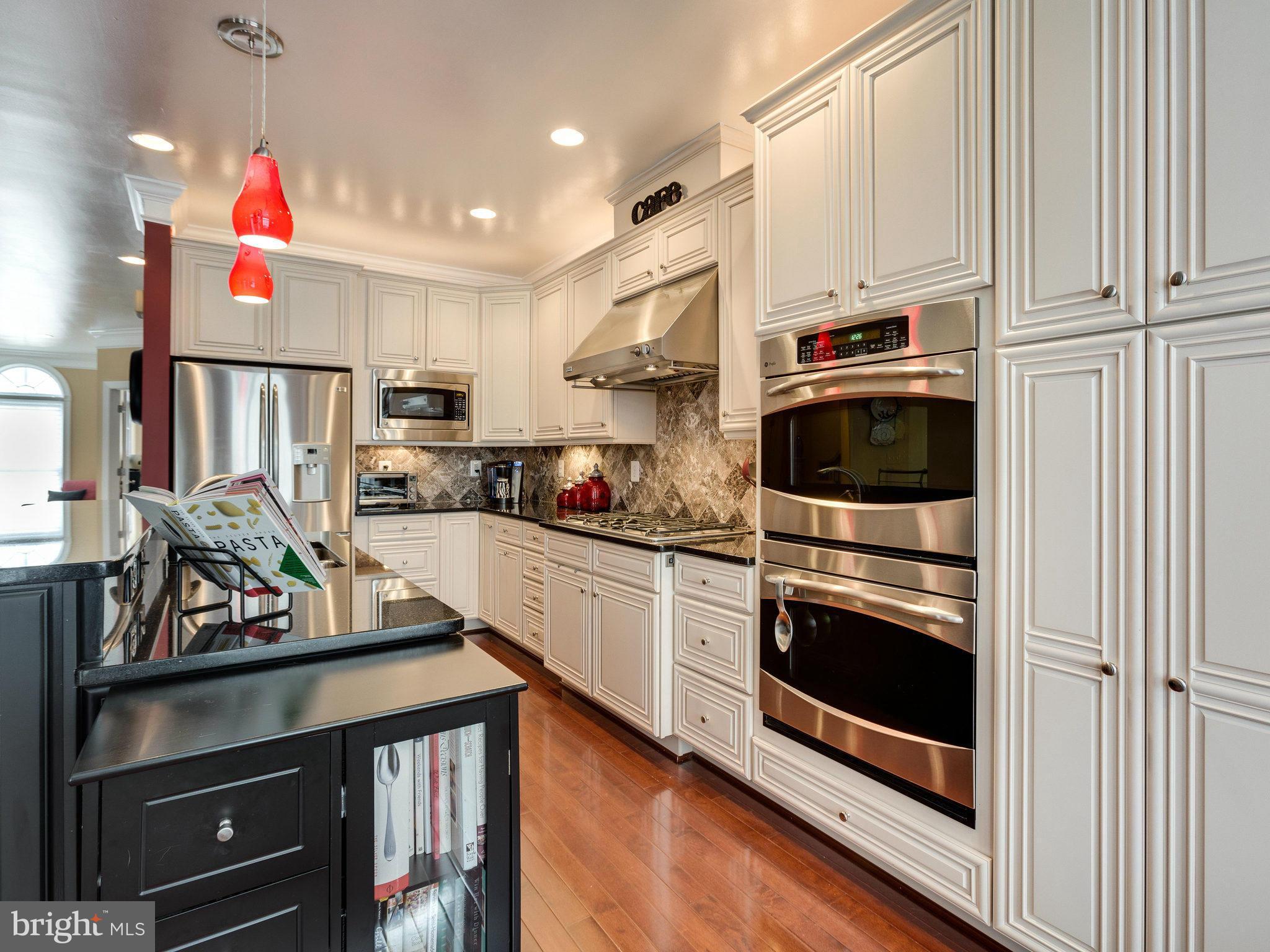 CHARLESTON SQUARE TOWNHM - Residential