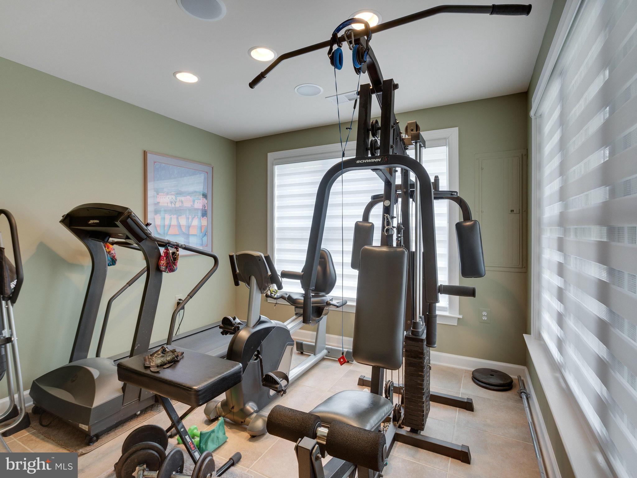 CHARLESTON SQUARE TOWNHM - Residential