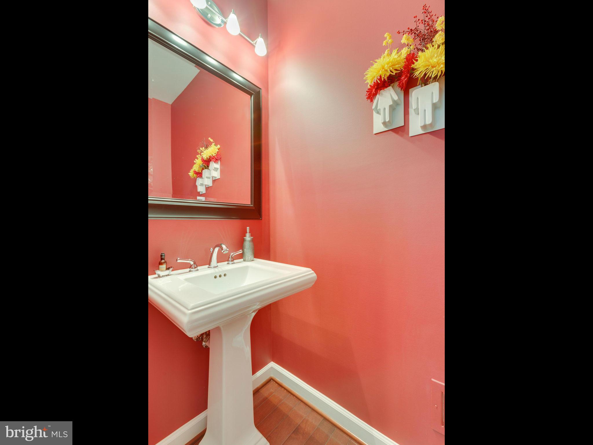 CHARLESTON SQUARE TOWNHM - Residential