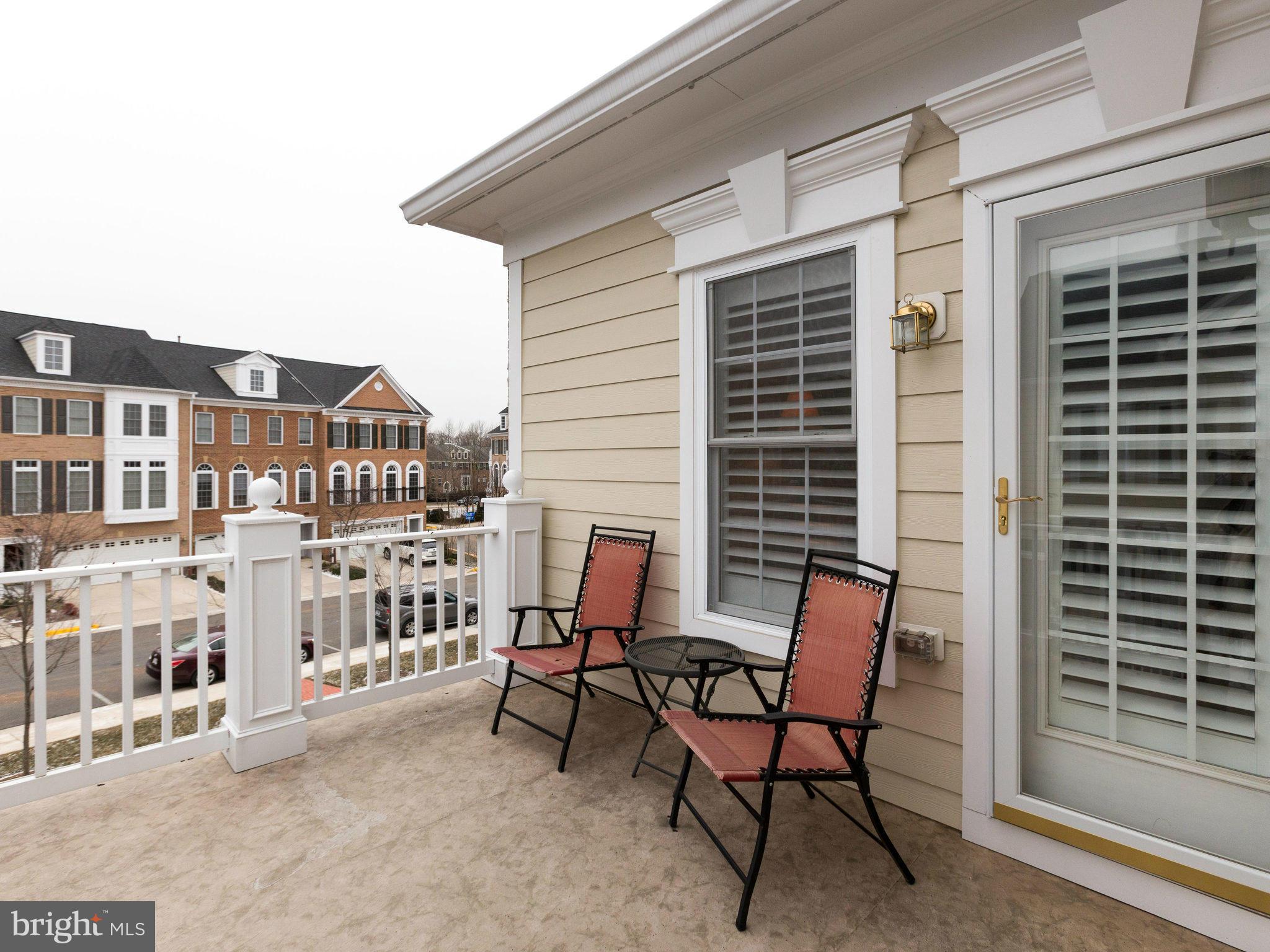 CHARLESTON SQUARE TOWNHM - Residential