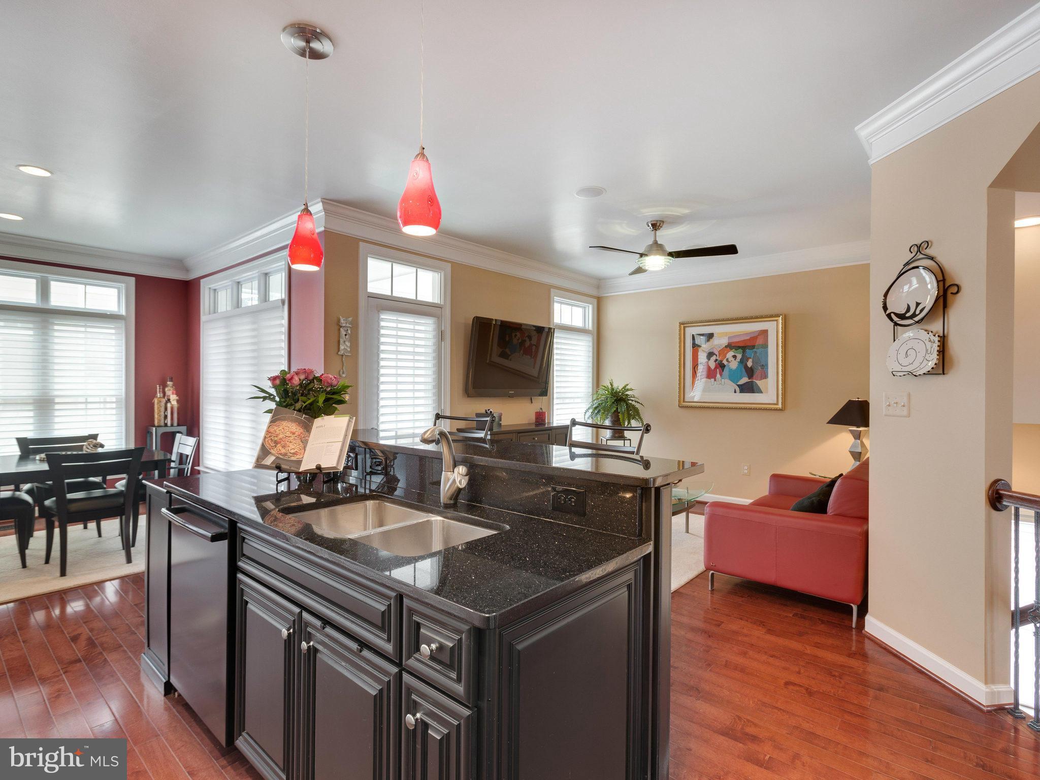 CHARLESTON SQUARE TOWNHM - Residential