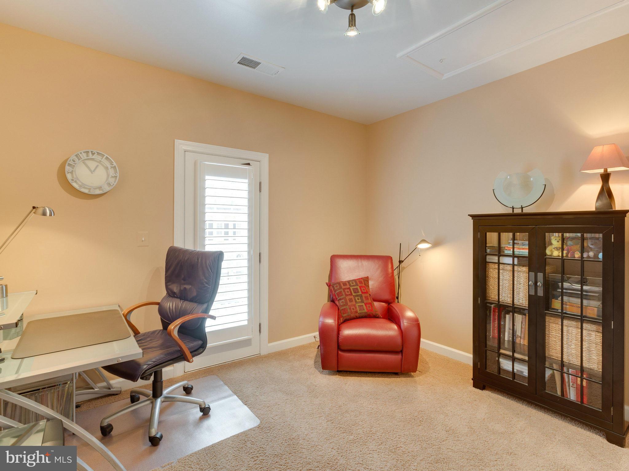 CHARLESTON SQUARE TOWNHM - Residential