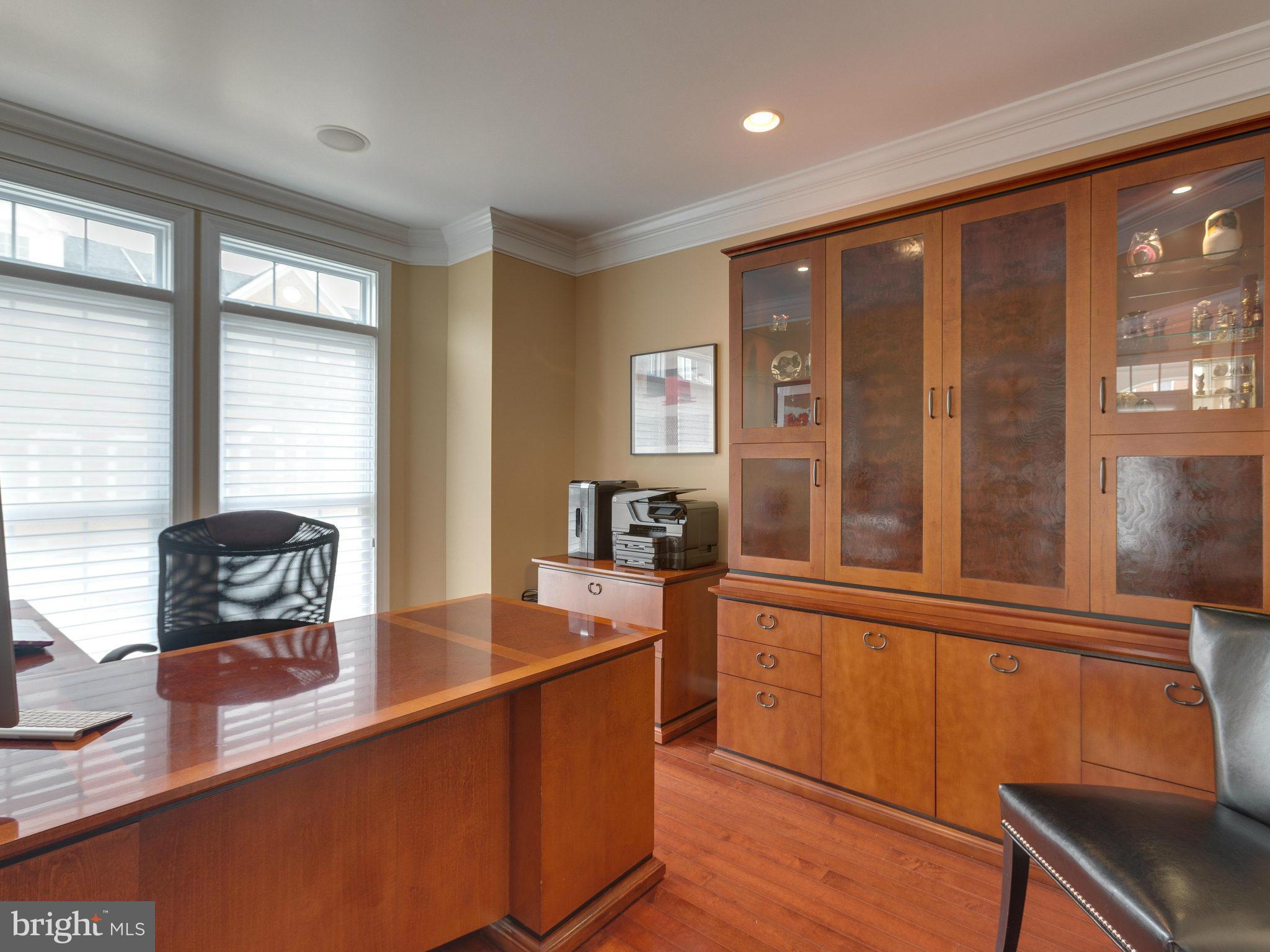 CHARLESTON SQUARE TOWNHM - Residential