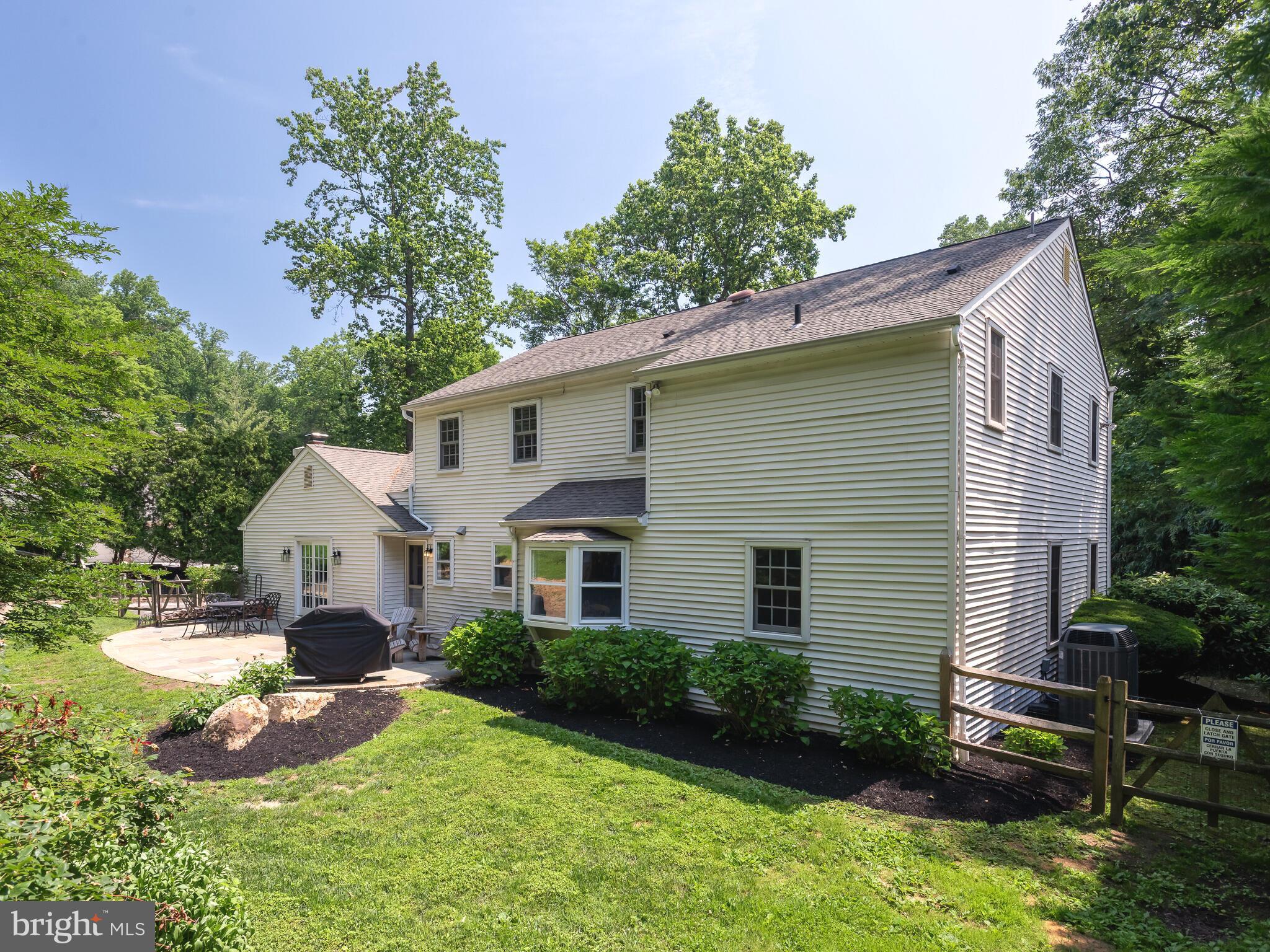 SPRING KNOLL - Residential